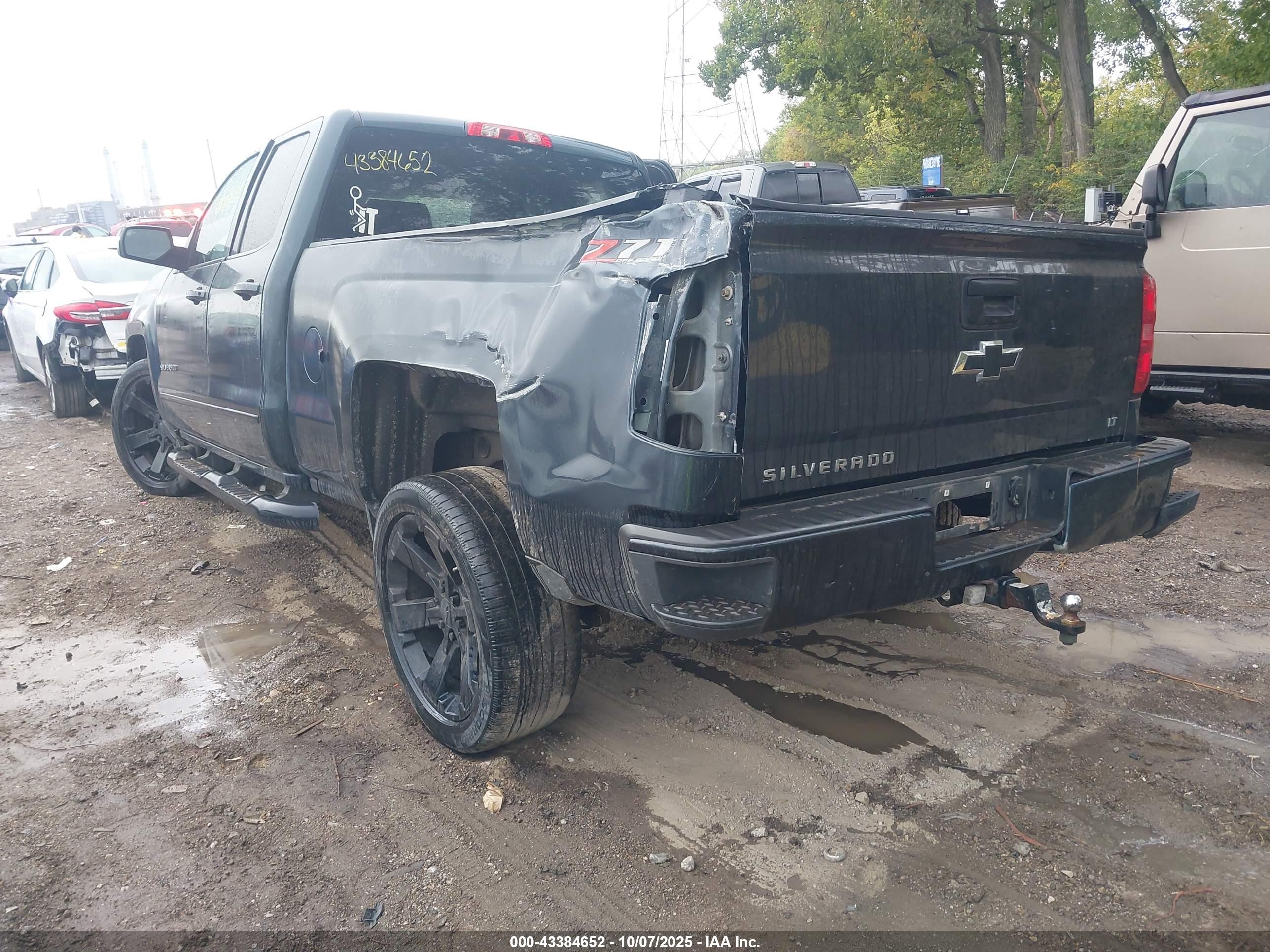 CHEVROLET SILVERADO image 3