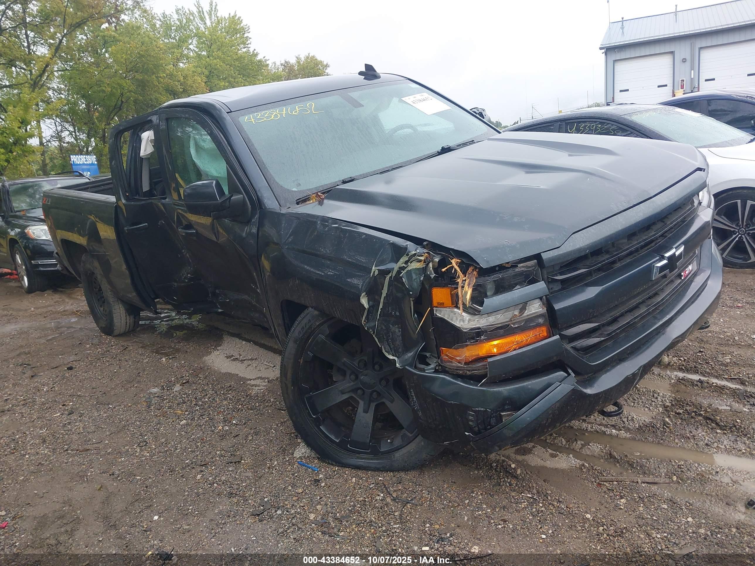 CHEVROLET SILVERADO image 6
