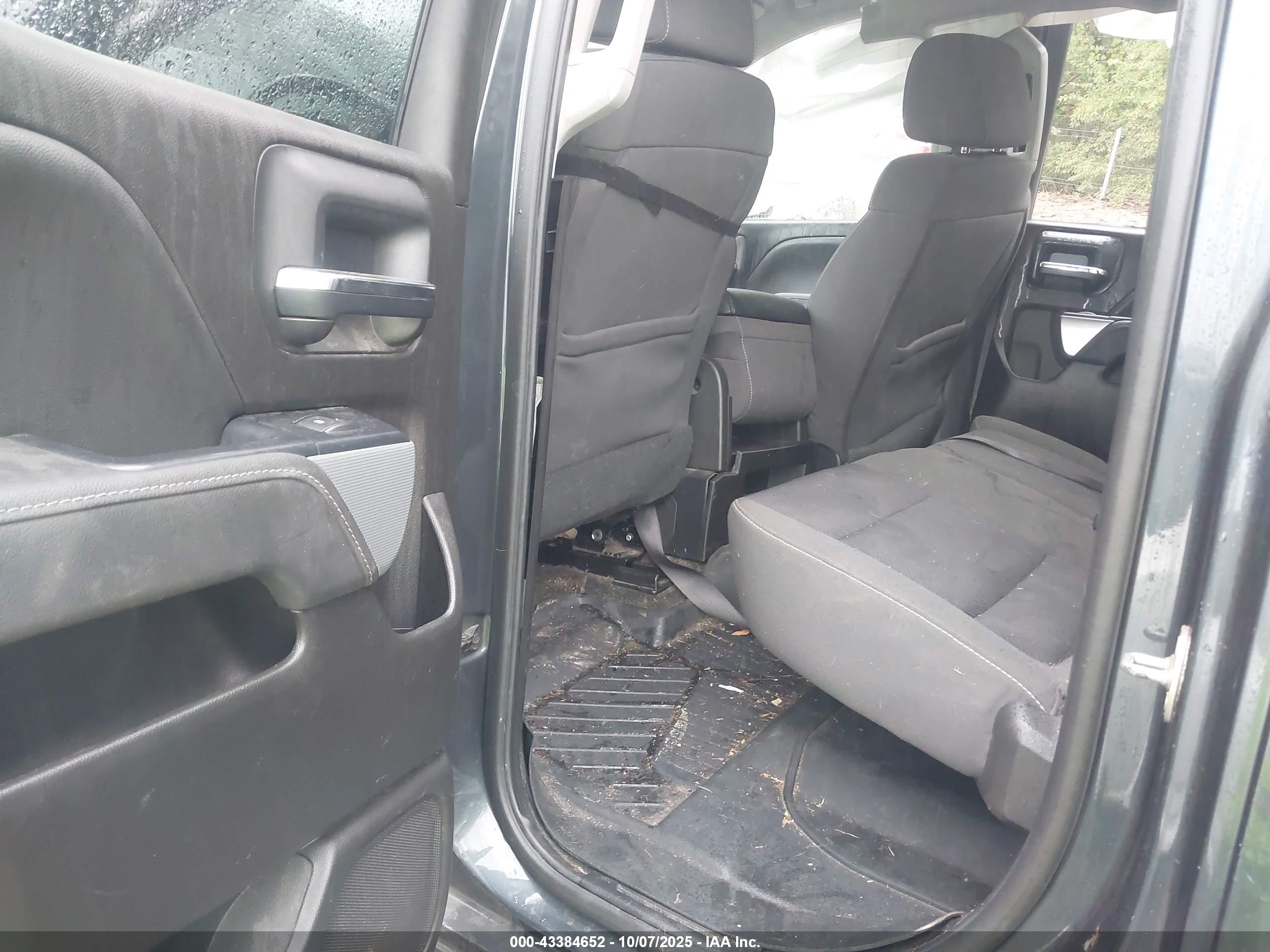 CHEVROLET SILVERADO image 8