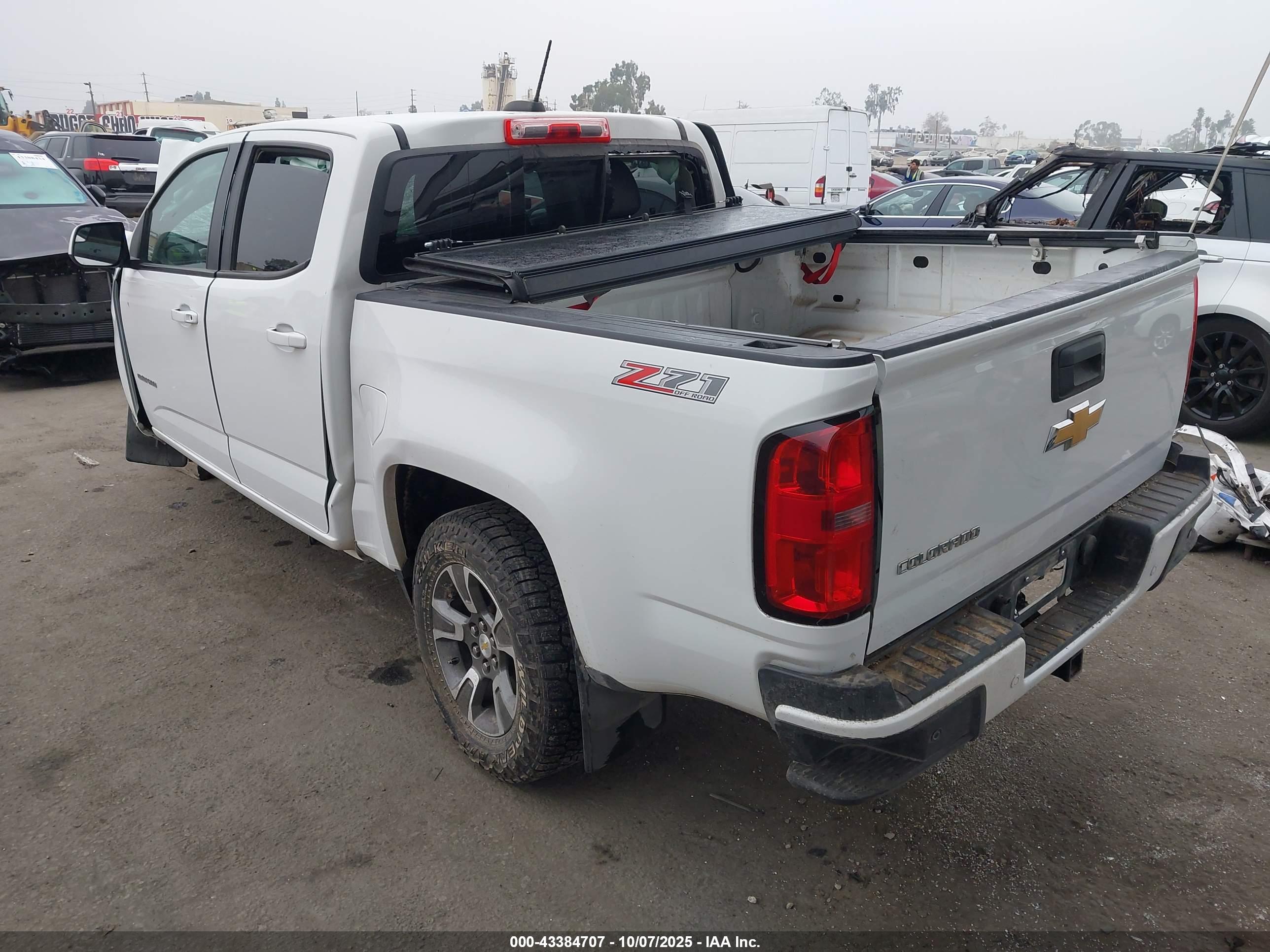 CHEVROLET COLORADO image 3