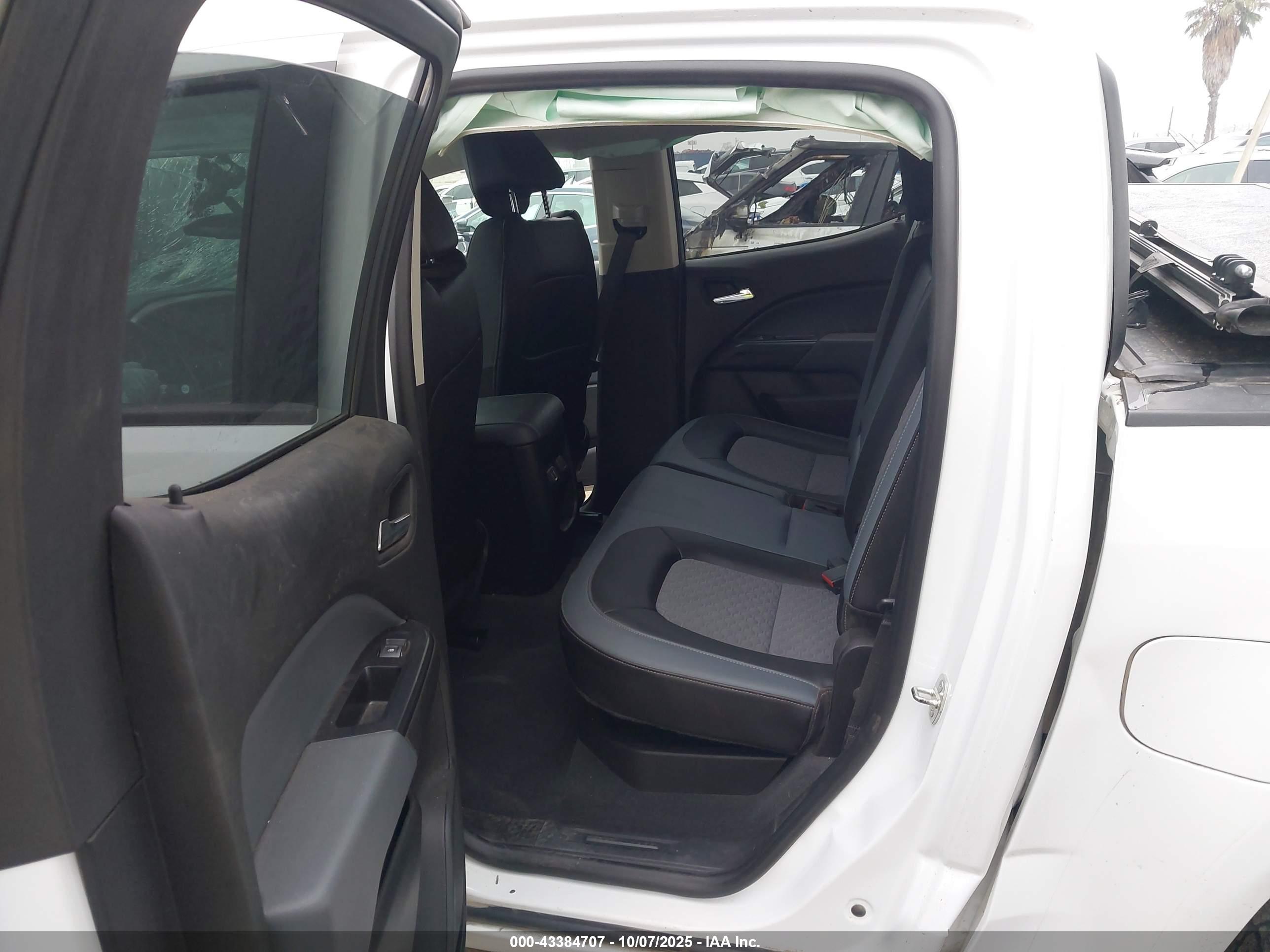 CHEVROLET COLORADO image 8