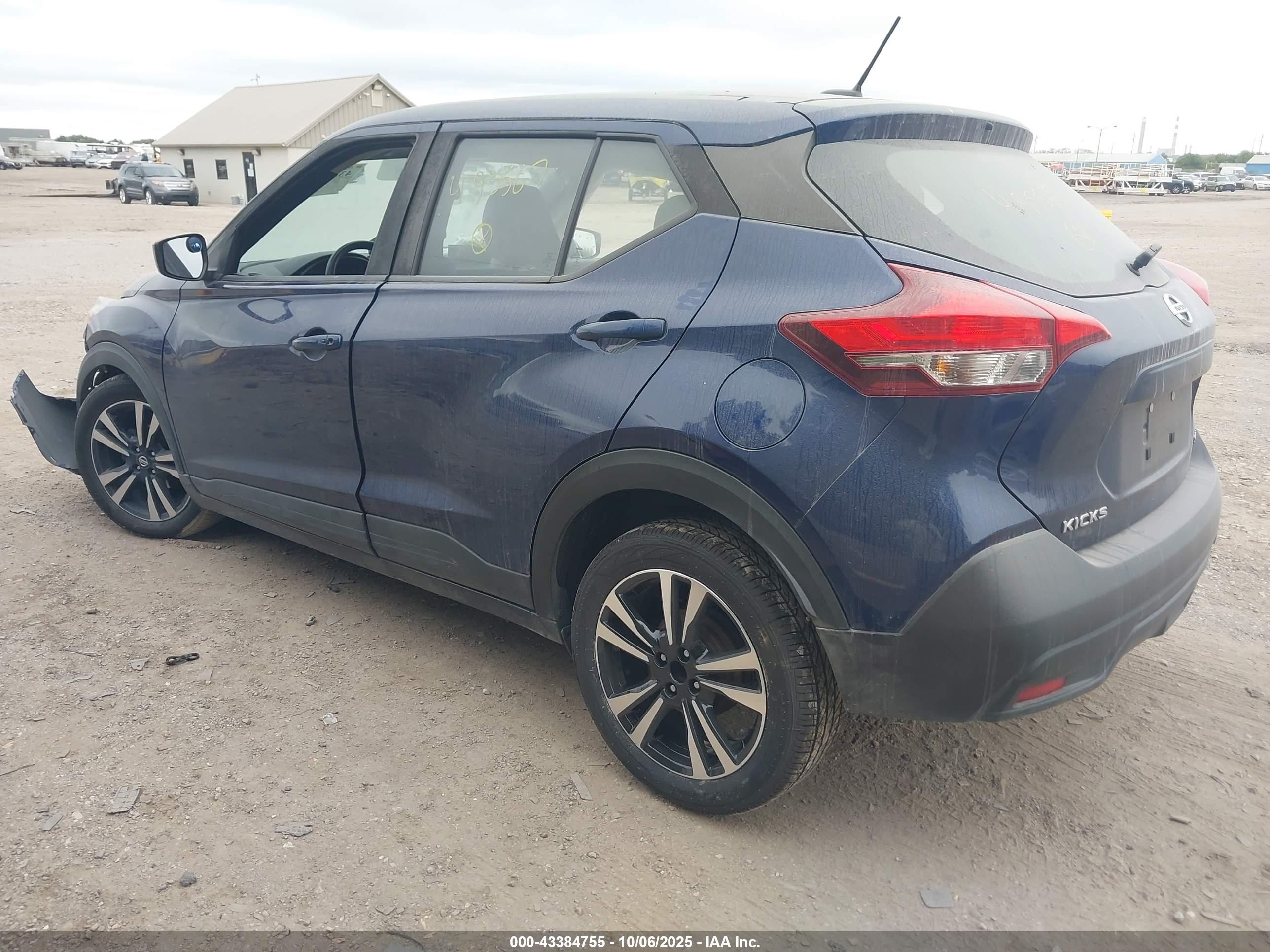 NISSAN KICKS image 3