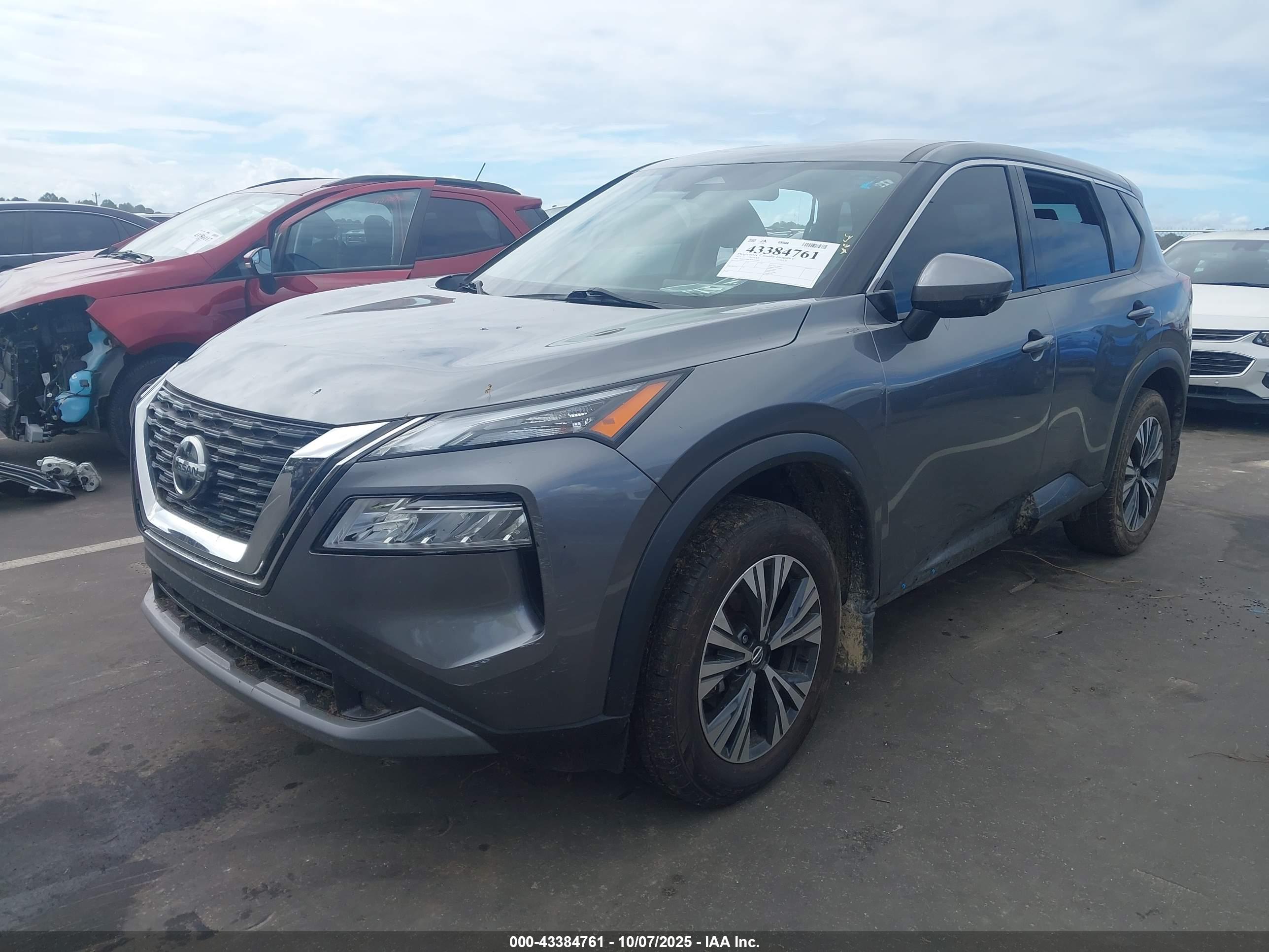 NISSAN ROGUE image 2