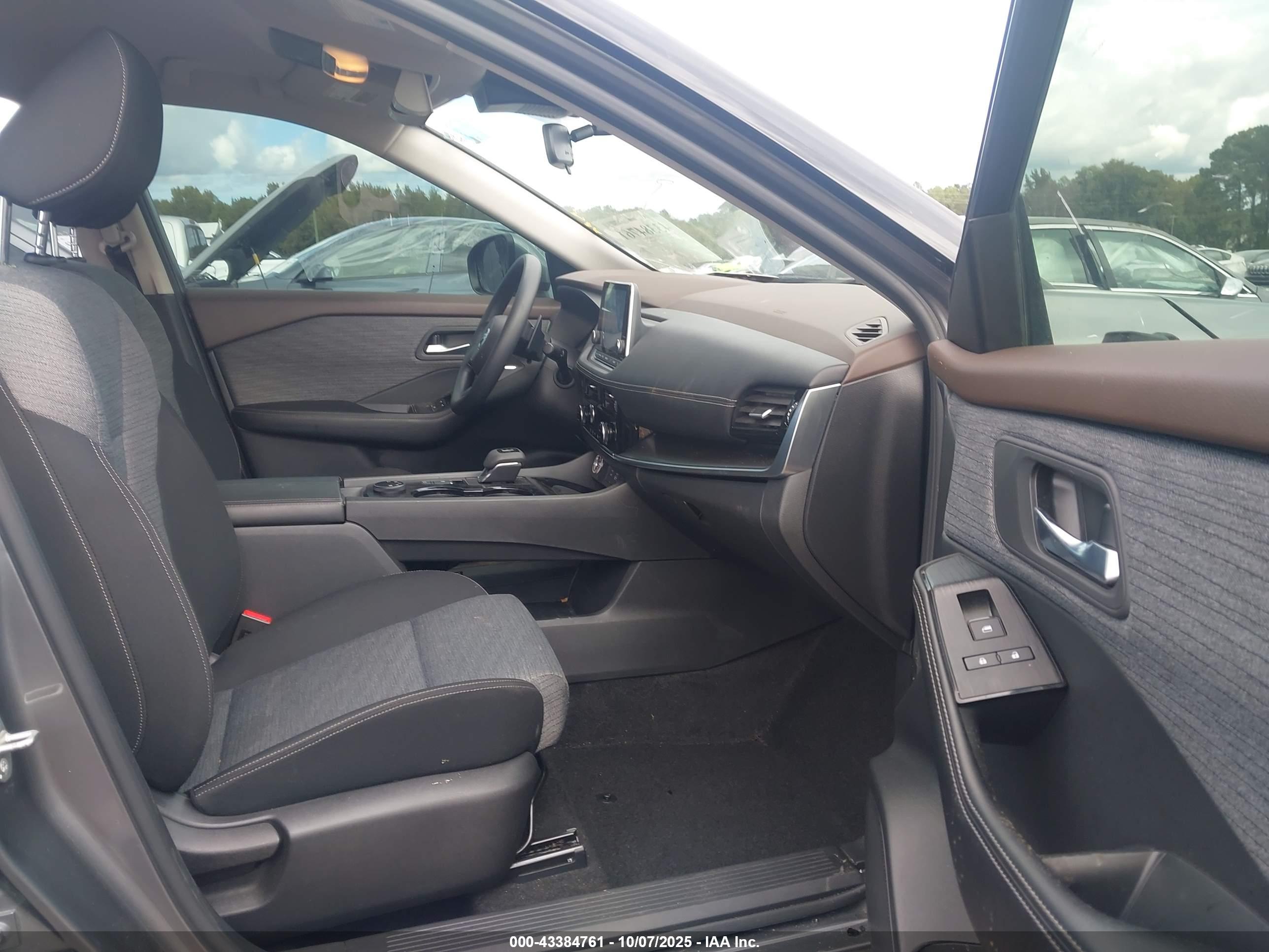 NISSAN ROGUE image 5