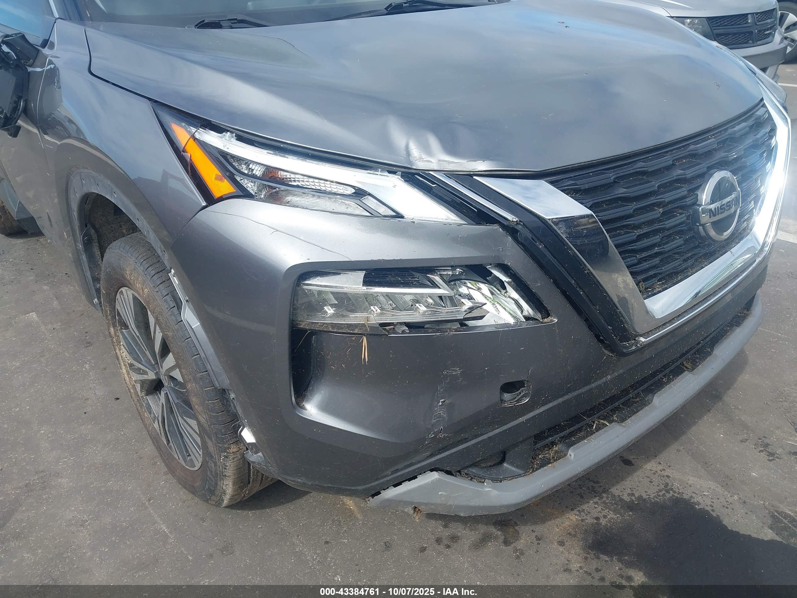 NISSAN ROGUE image 6