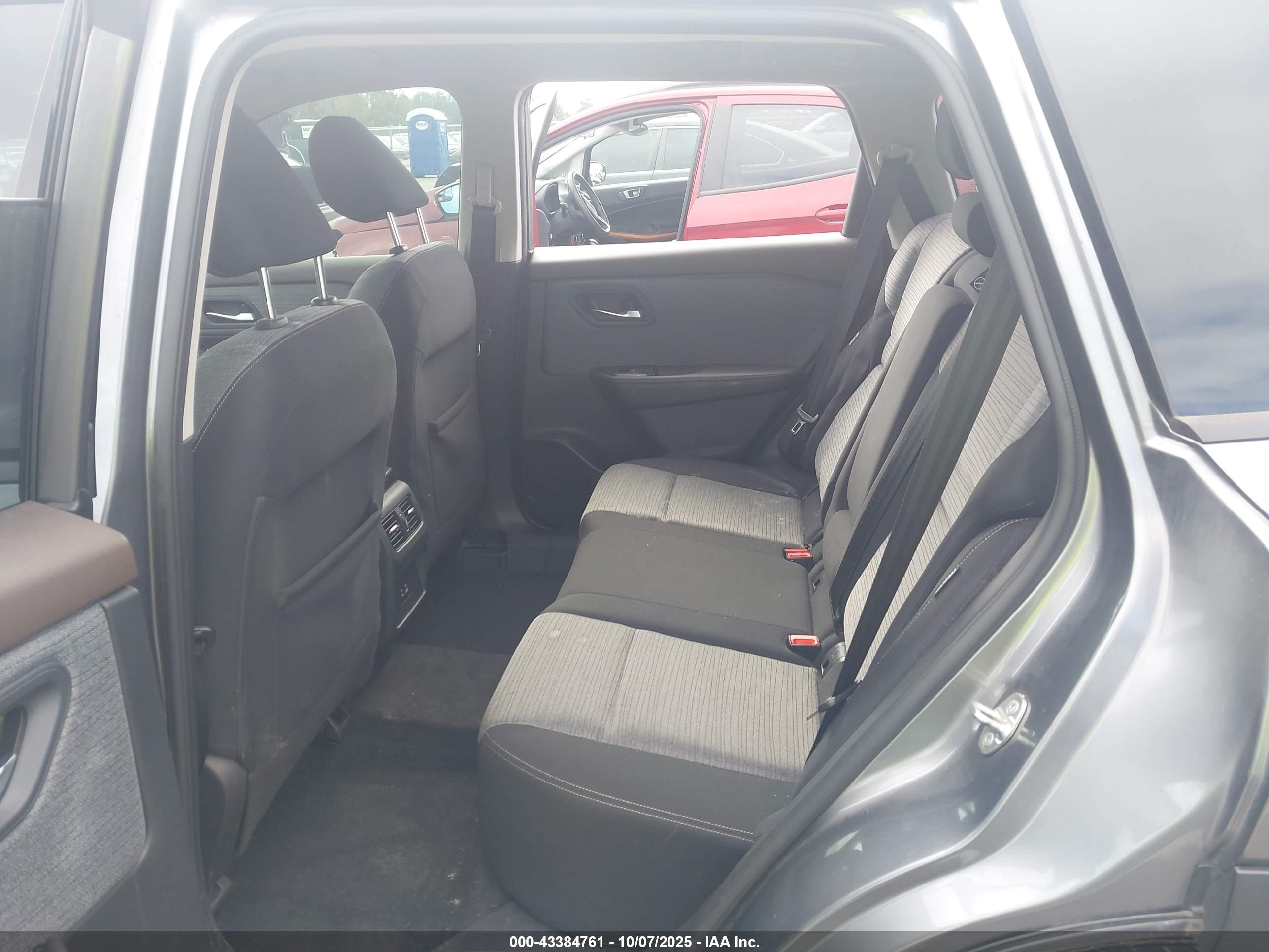 NISSAN ROGUE image 8