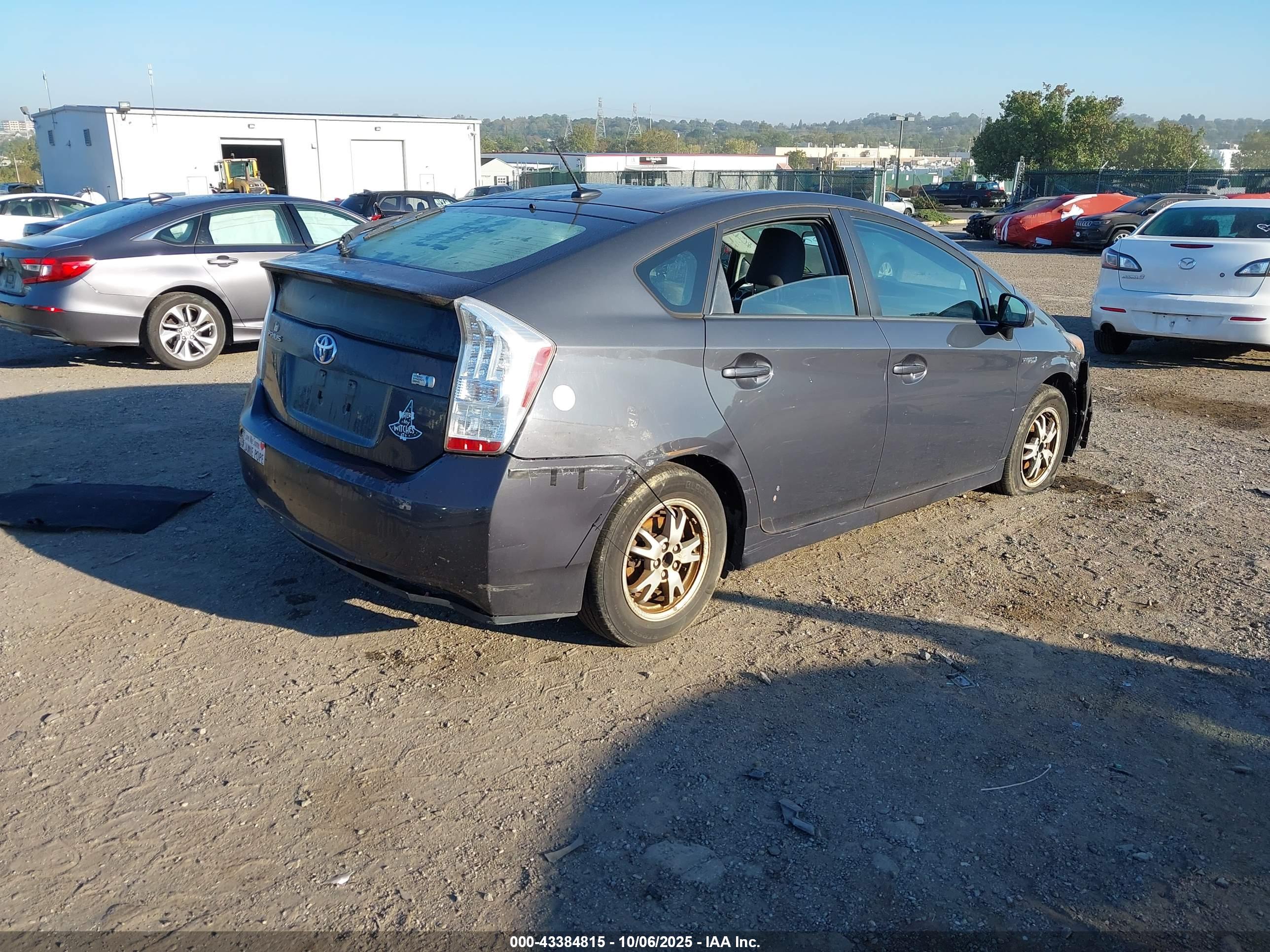 TOYOTA PRIUS image 4