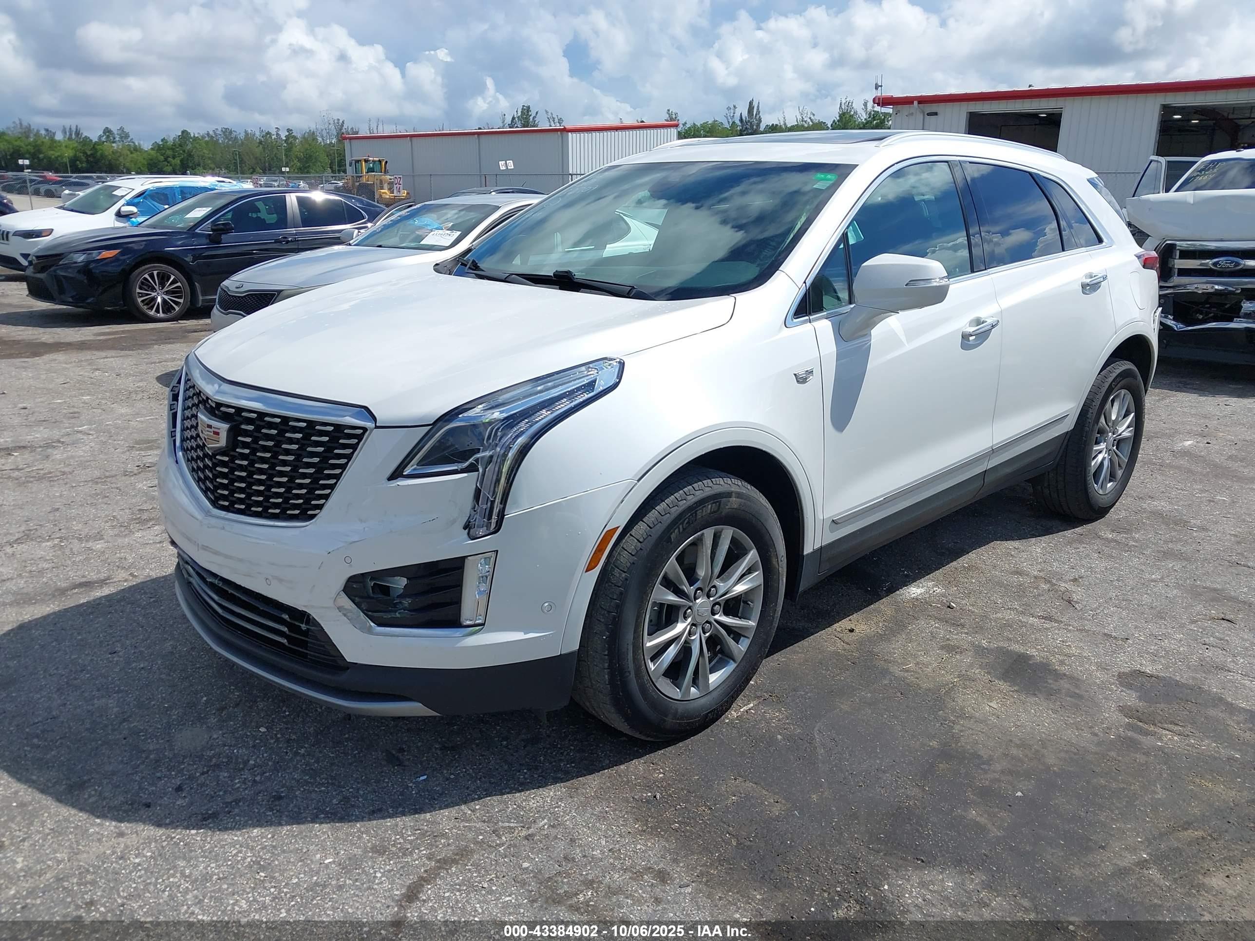 CADILLAC XT5 image 2