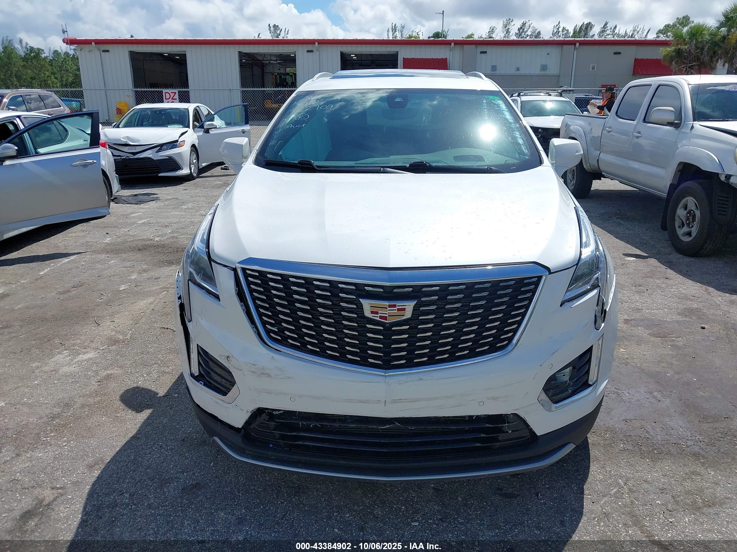 CADILLAC XT5 image 6