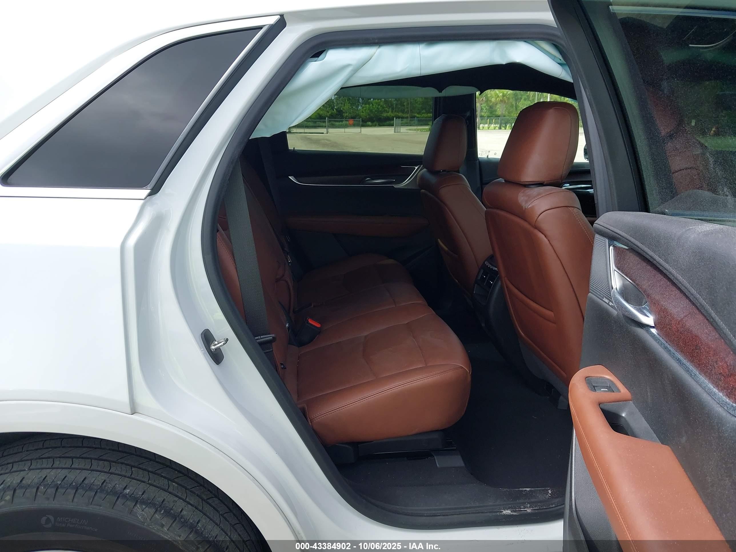 CADILLAC XT5 image 8
