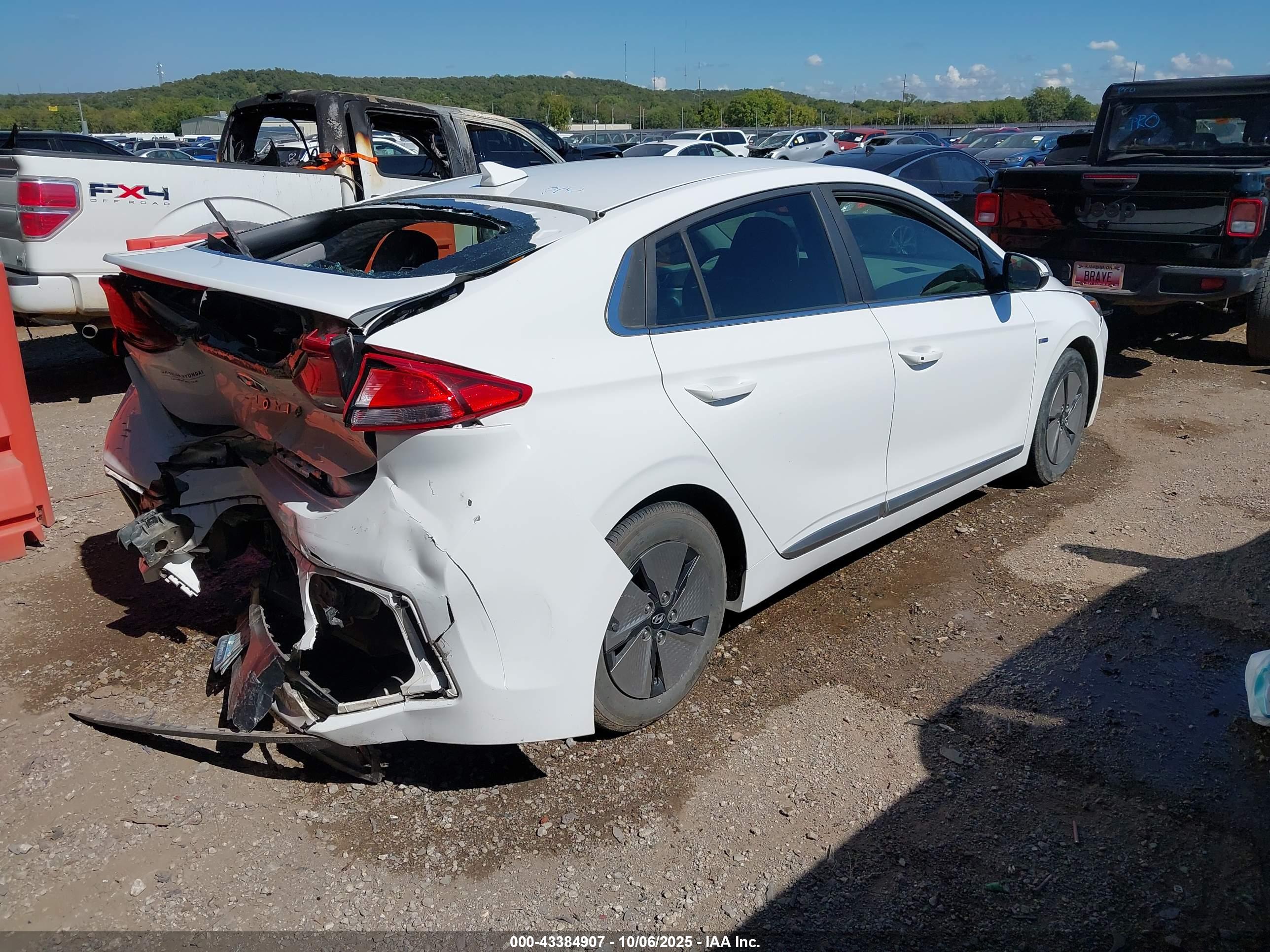 HYUNDAI IONIQ image 4