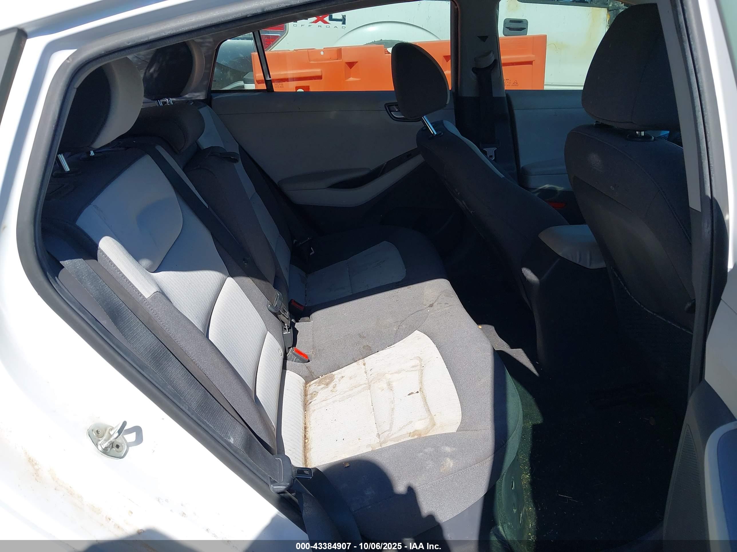 HYUNDAI IONIQ image 8