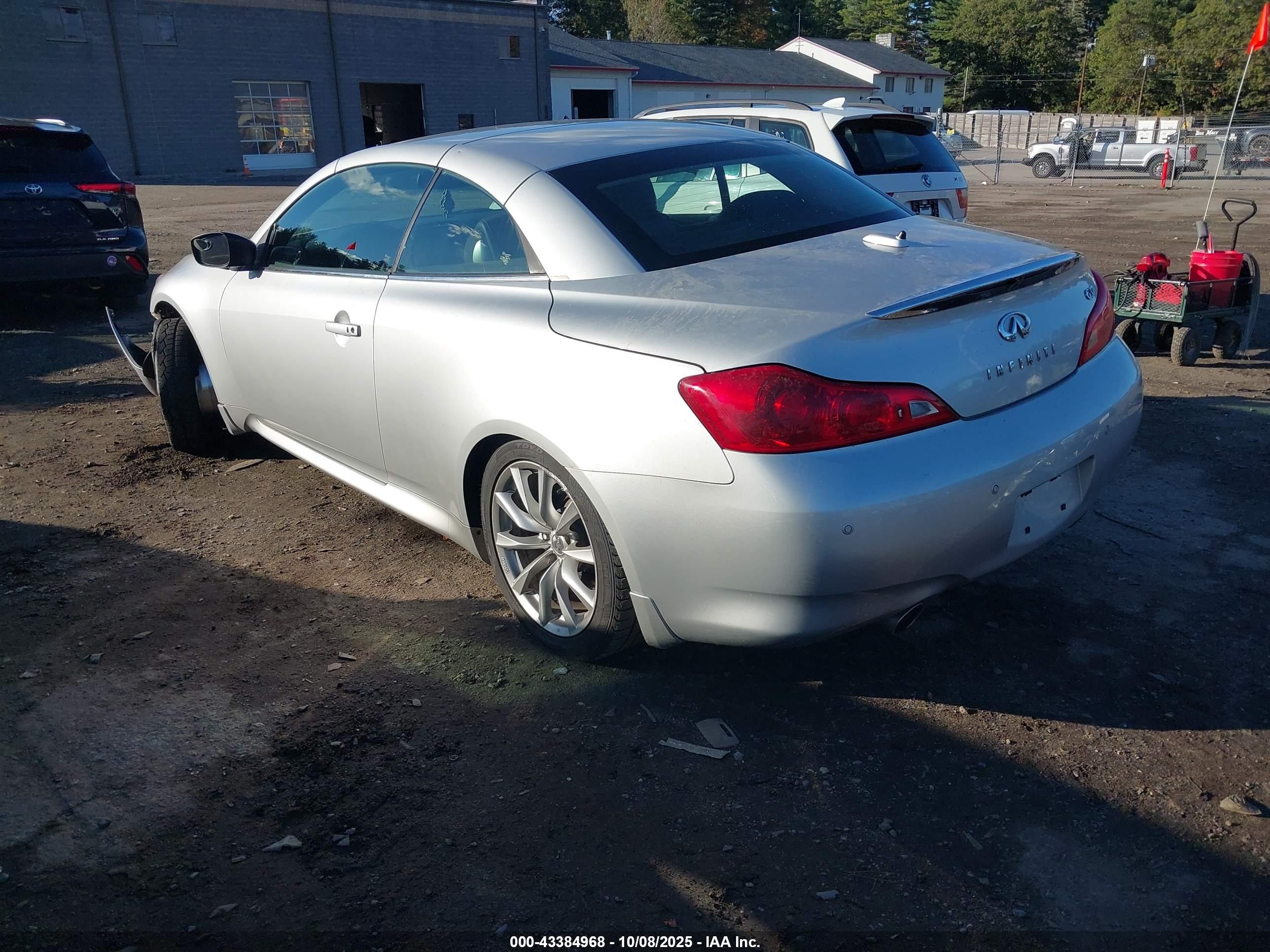 INFINITI G37 image 3