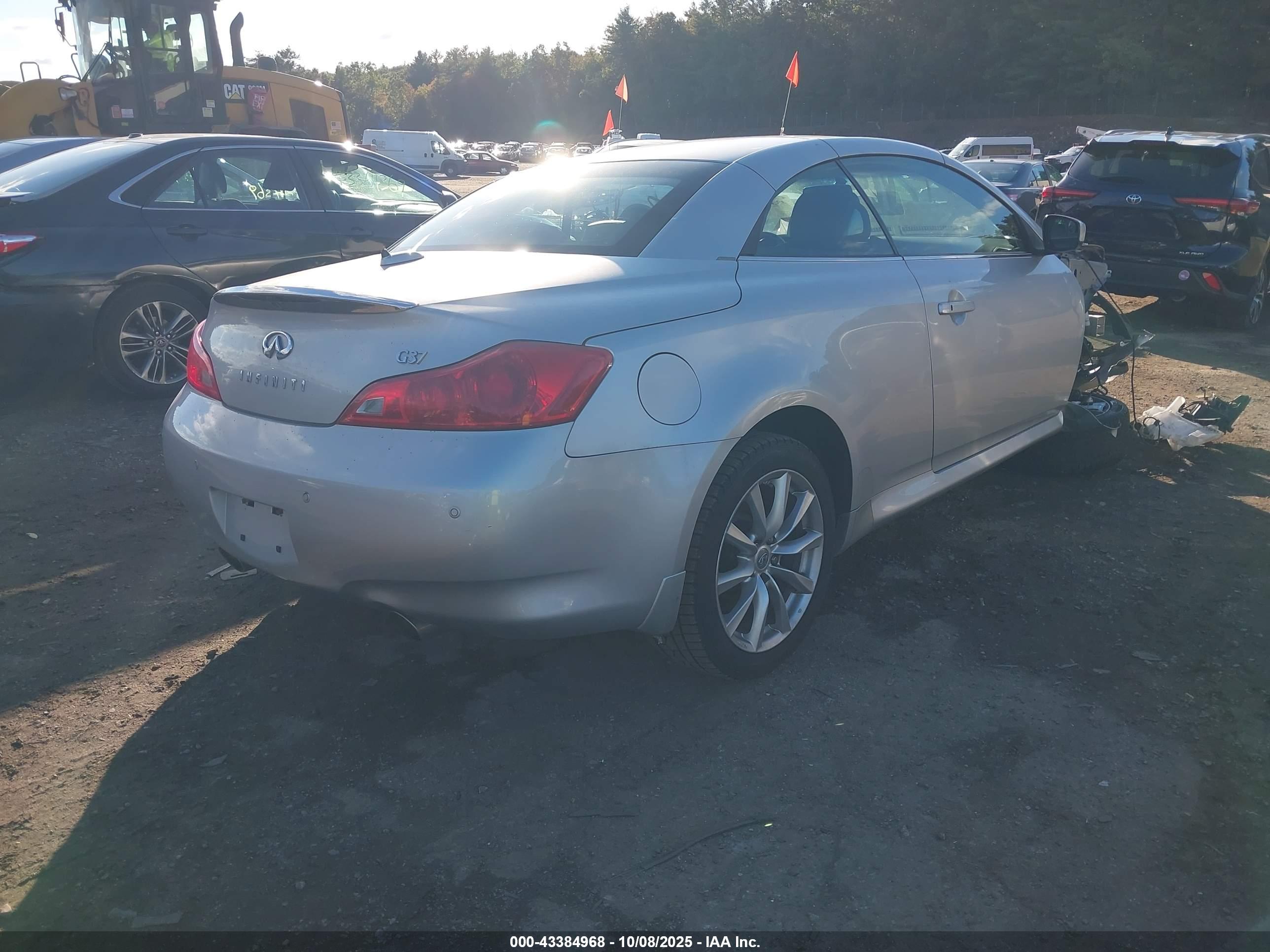 INFINITI G37 image 4