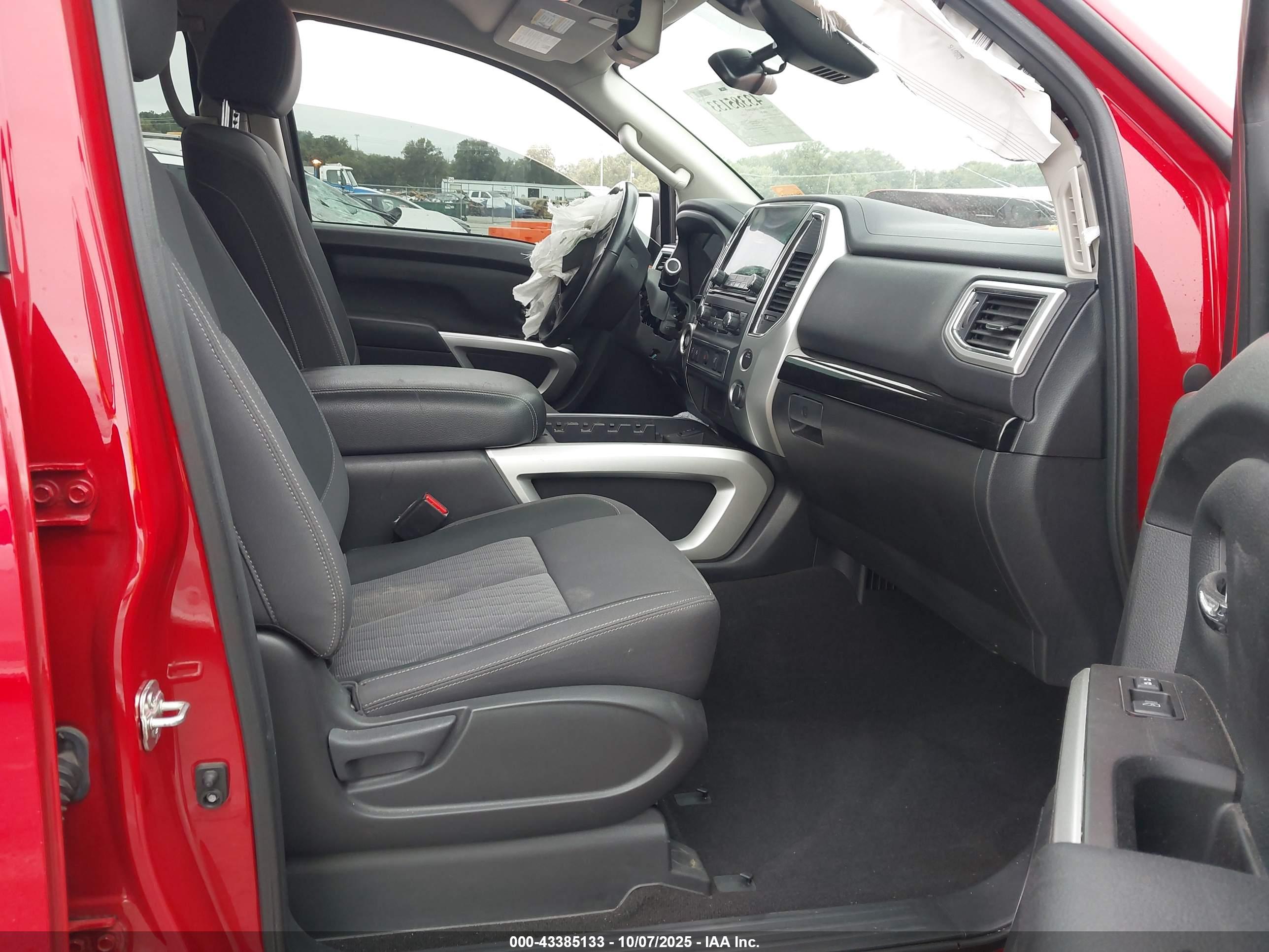 NISSAN TITAN image 5