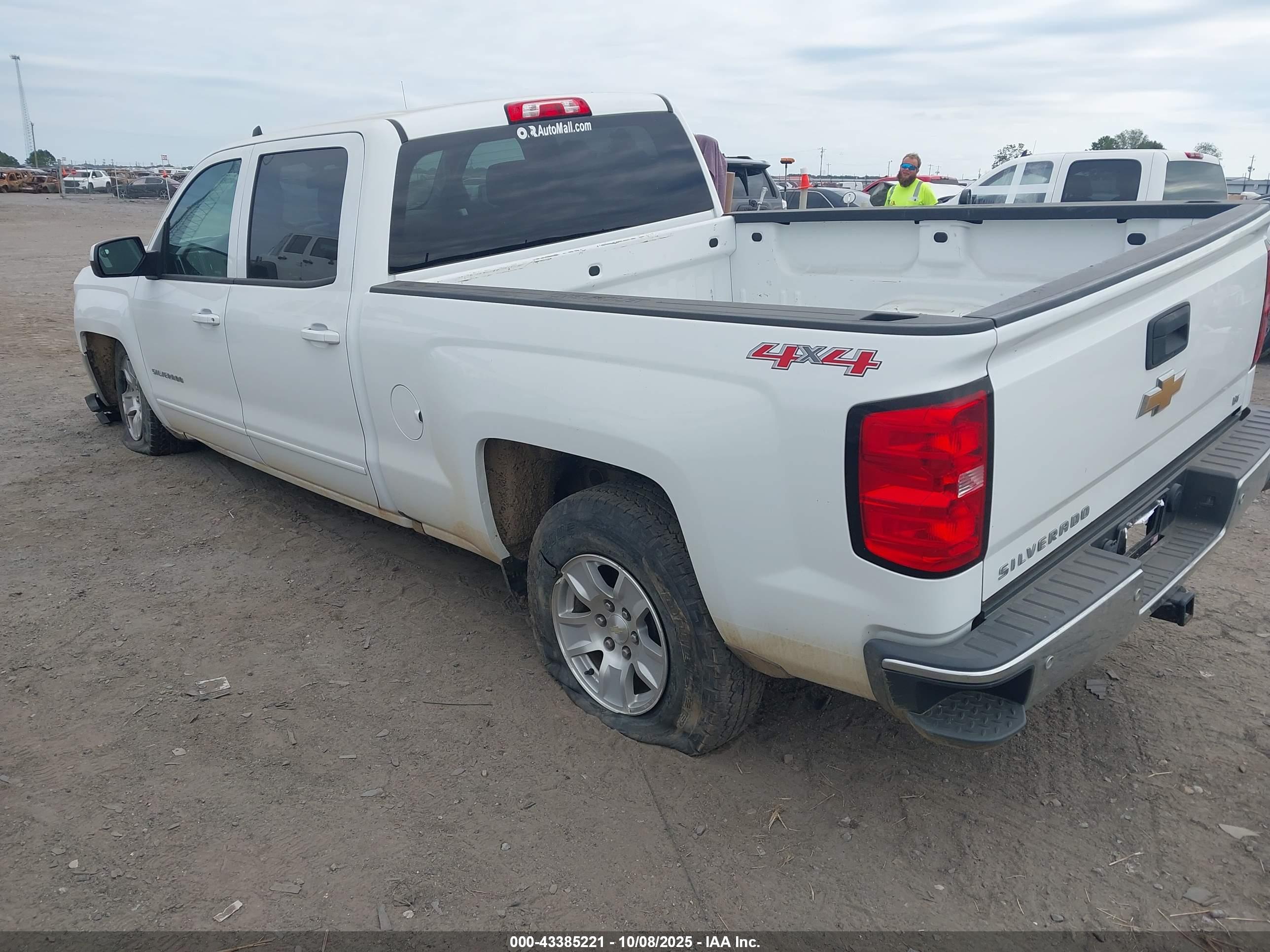 CHEVROLET SILVERADO image 3