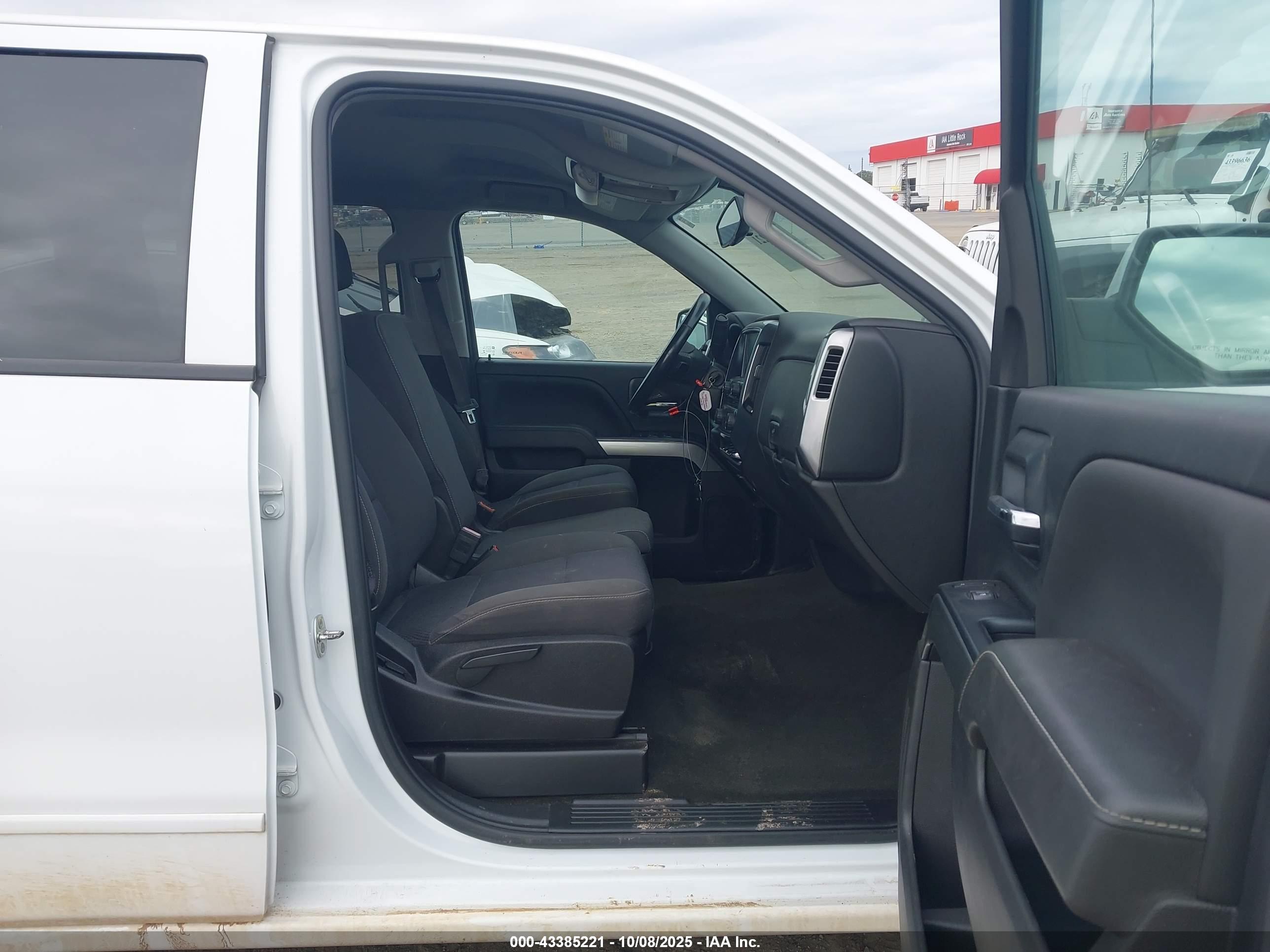 CHEVROLET SILVERADO image 5