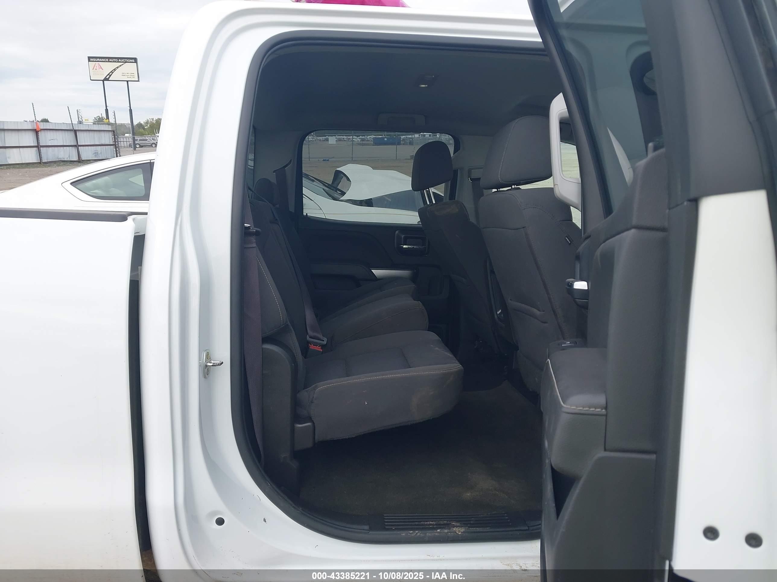 CHEVROLET SILVERADO image 8