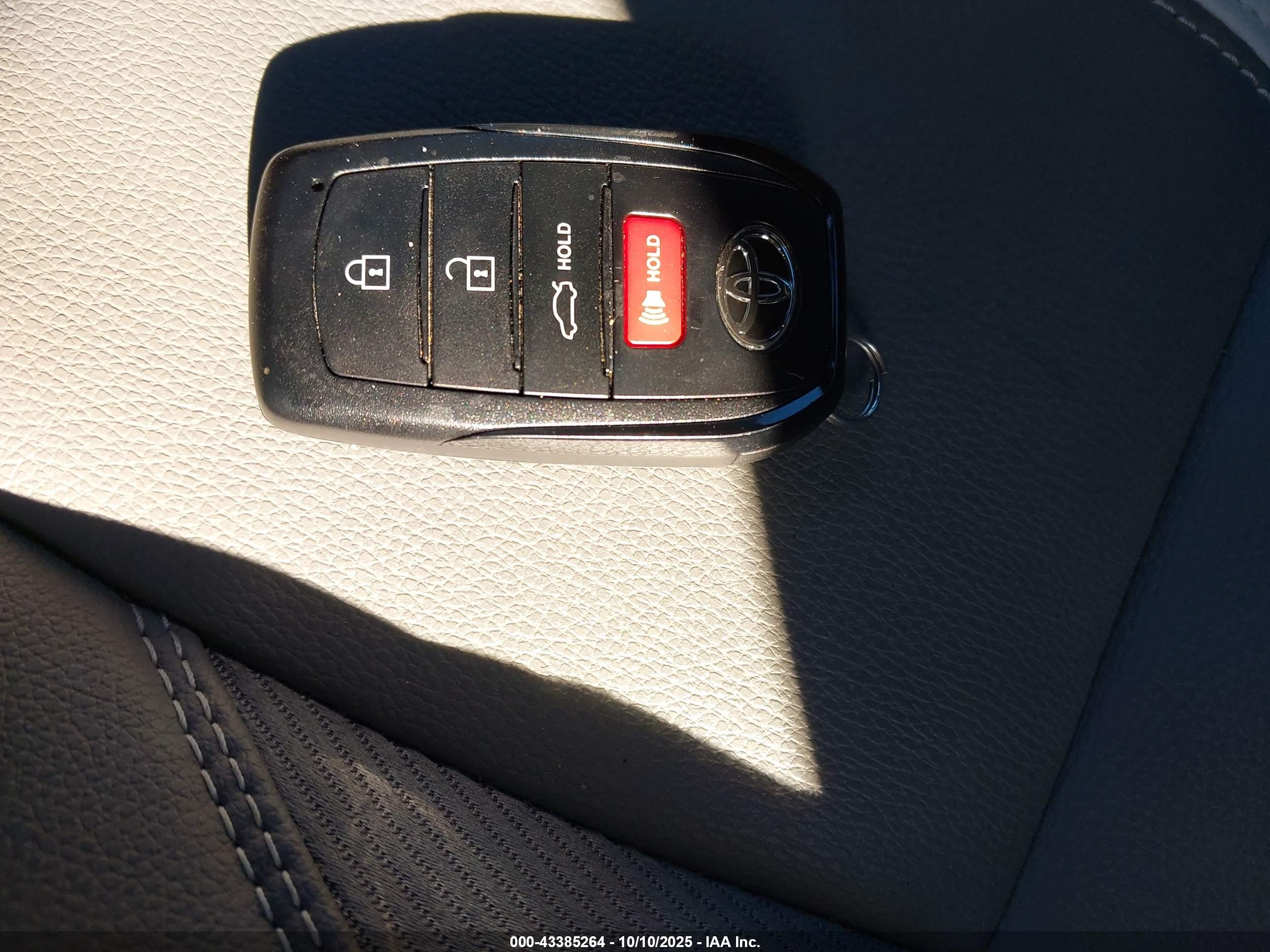 TOYOTA CAMRY image 11