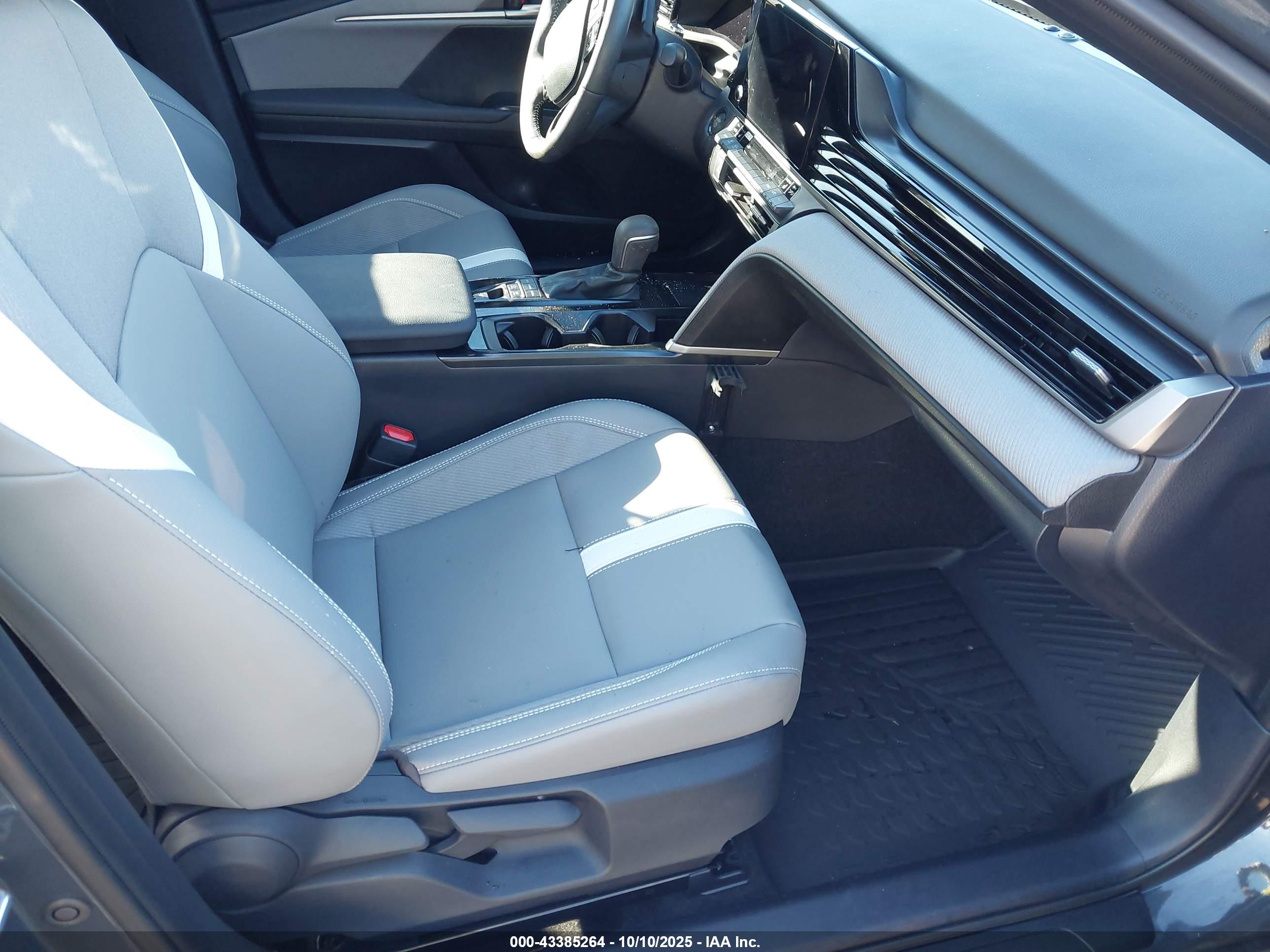 TOYOTA CAMRY image 5