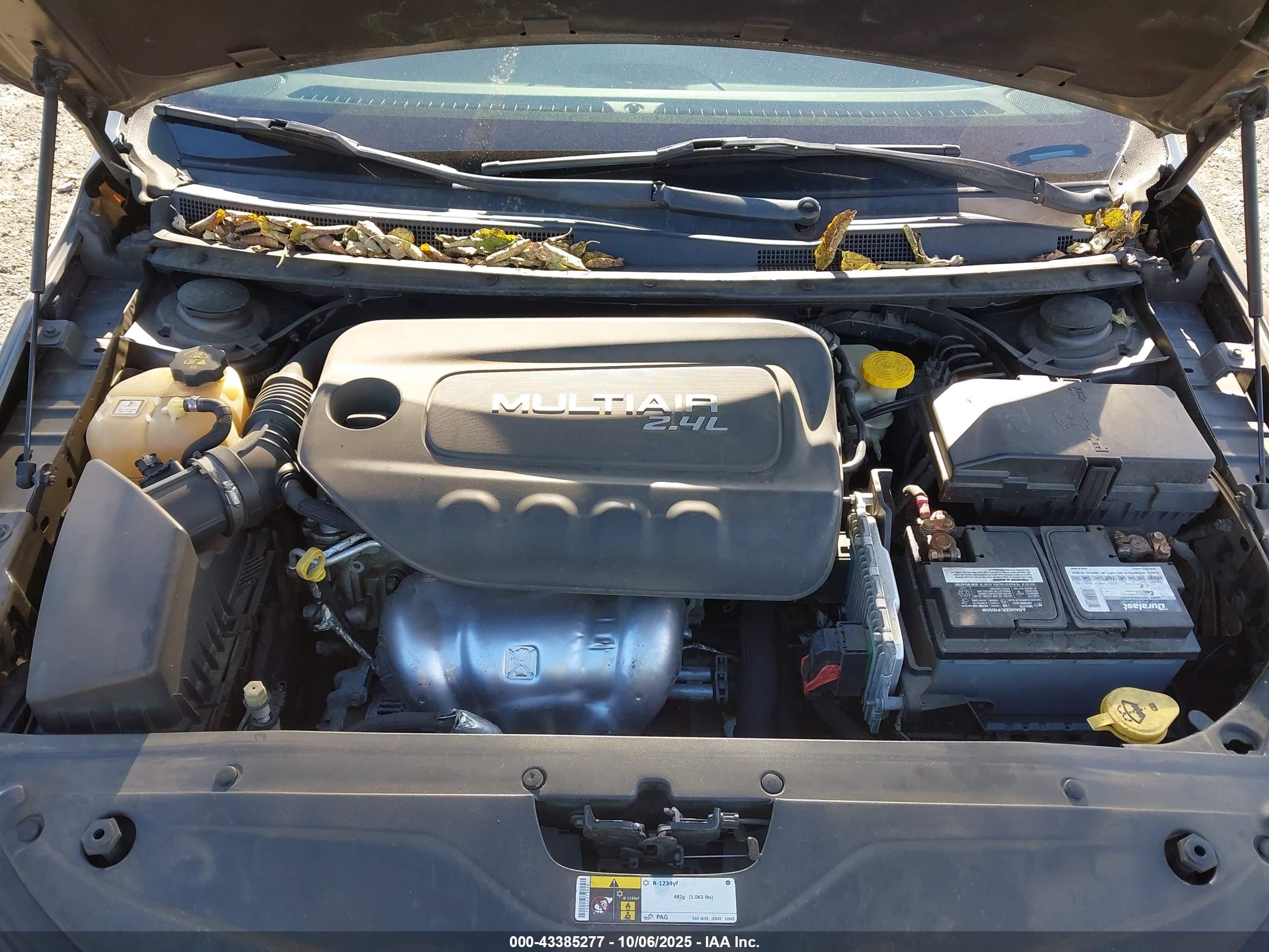 CHRYSLER 200 image 10