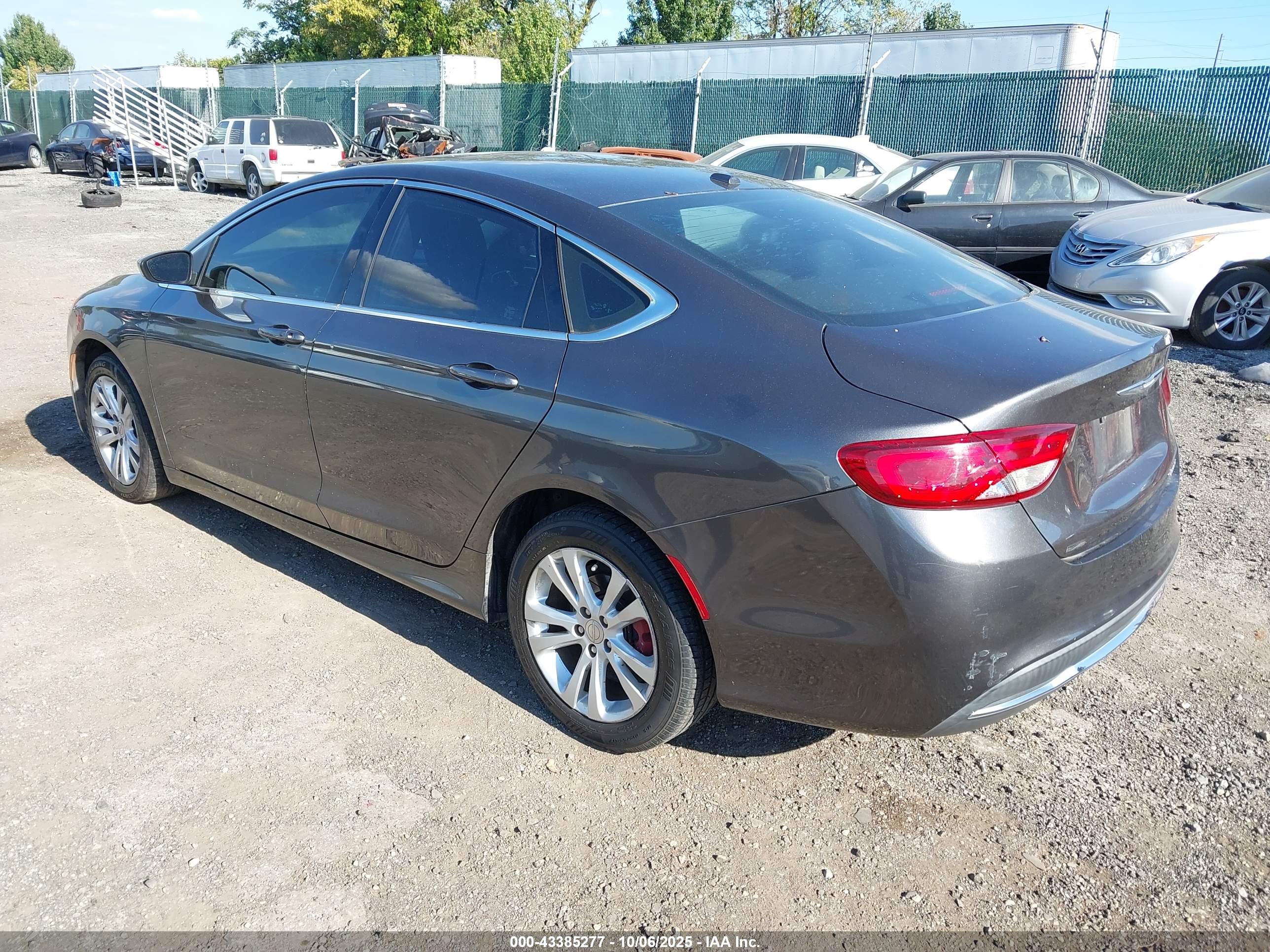 CHRYSLER 200 image 3