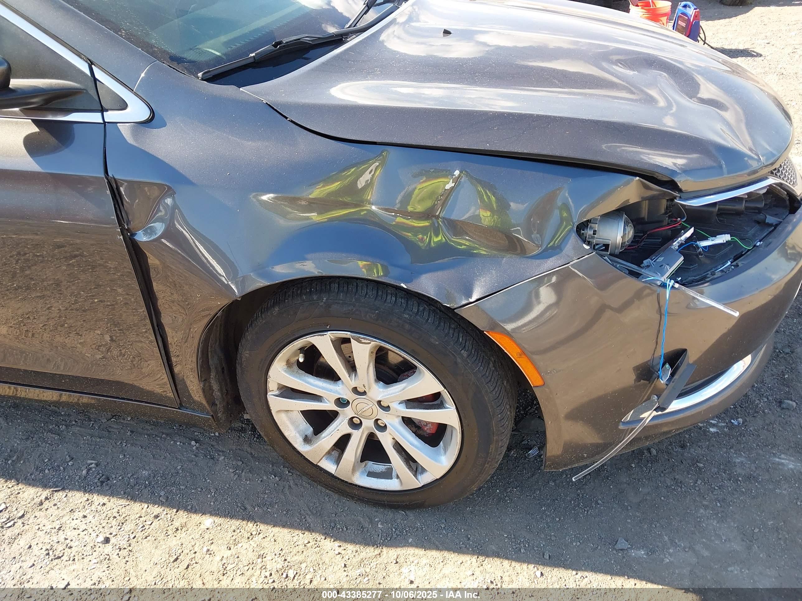 CHRYSLER 200 image 6