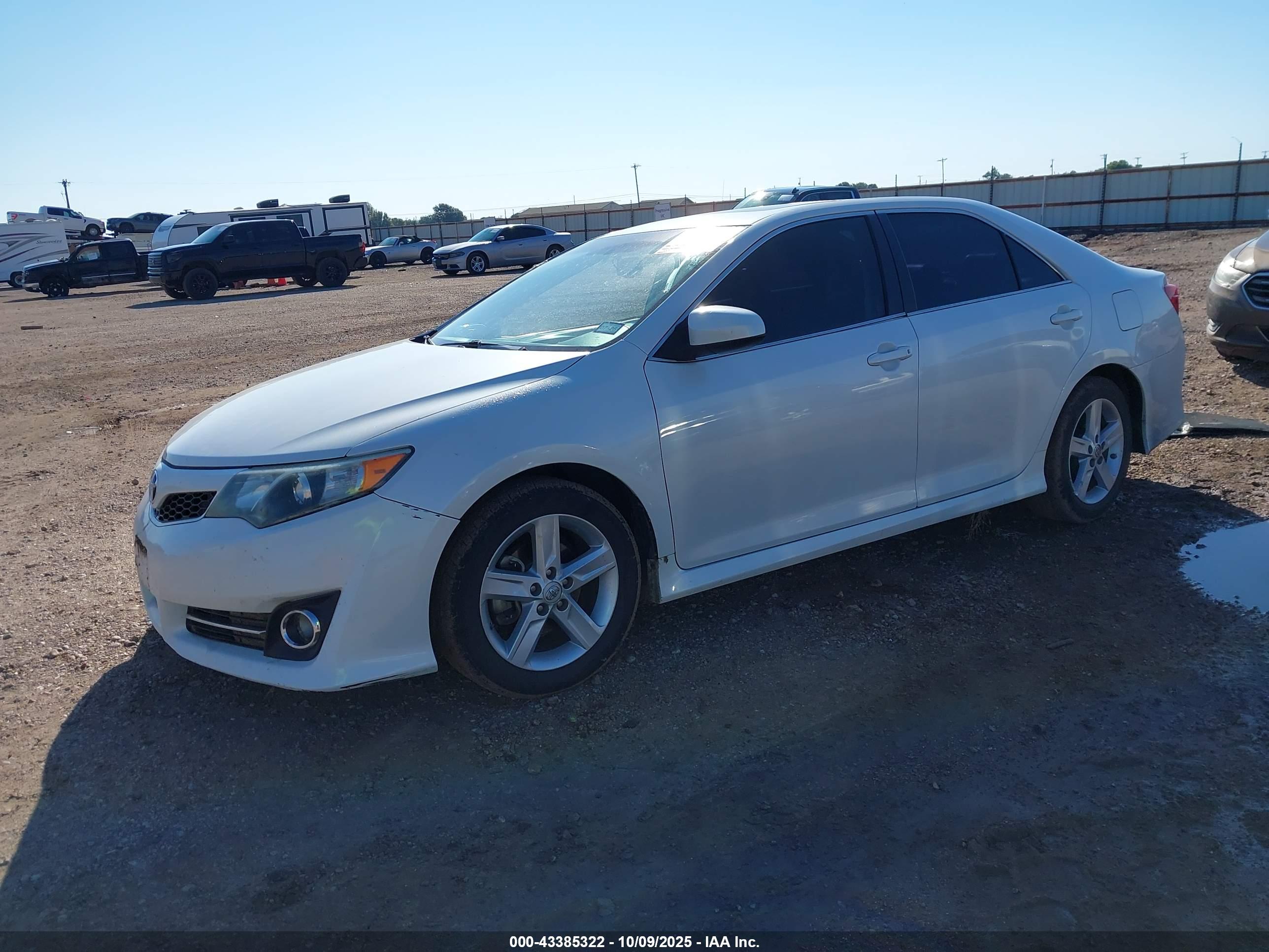 TOYOTA CAMRY image 2