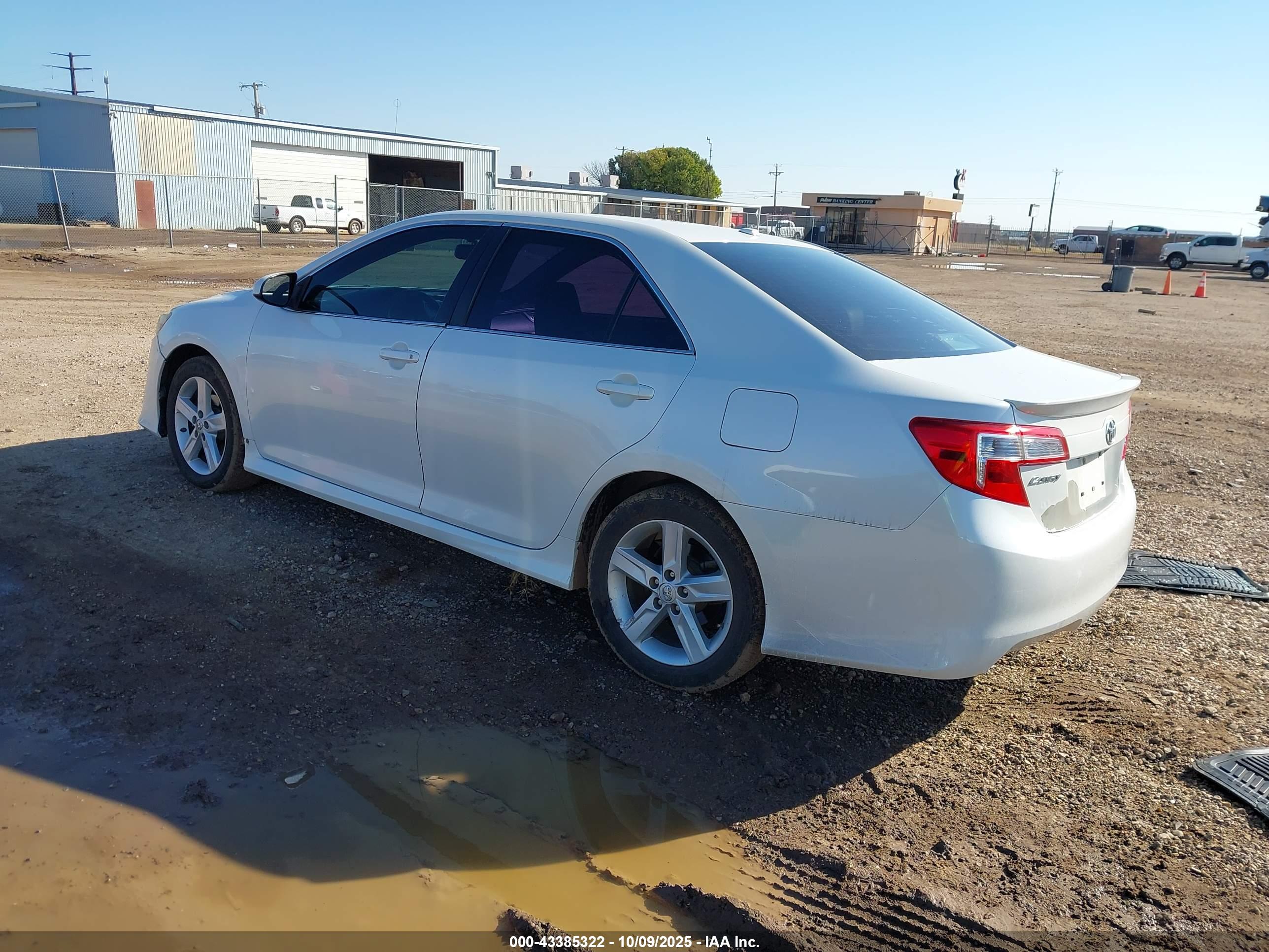 TOYOTA CAMRY image 3