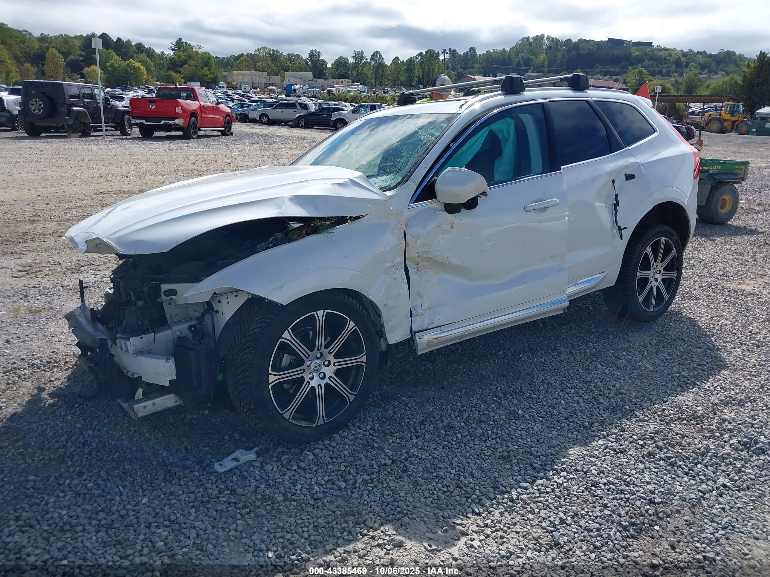 VOLVO XC60 image 2