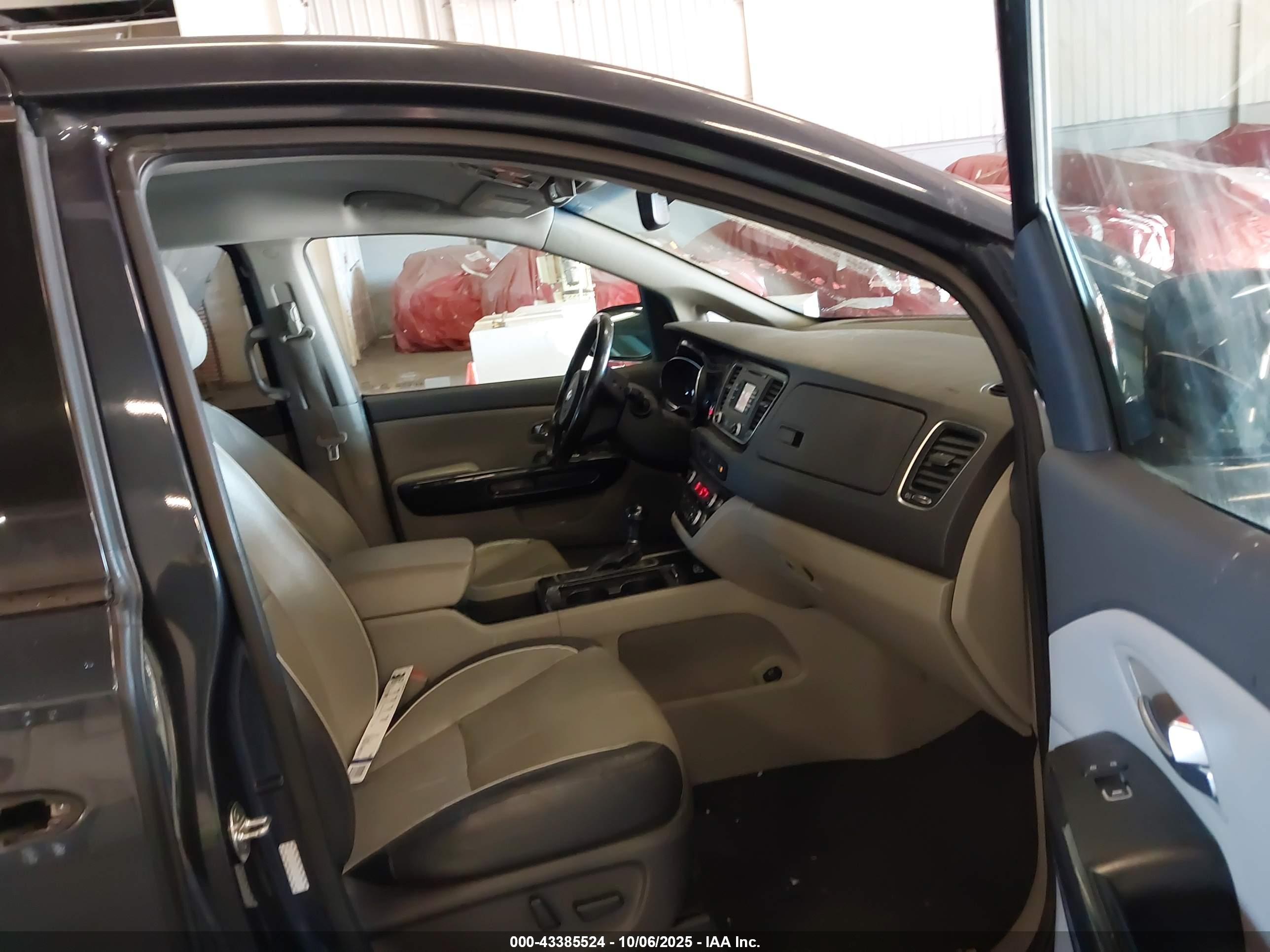 KIA SEDONA image 5