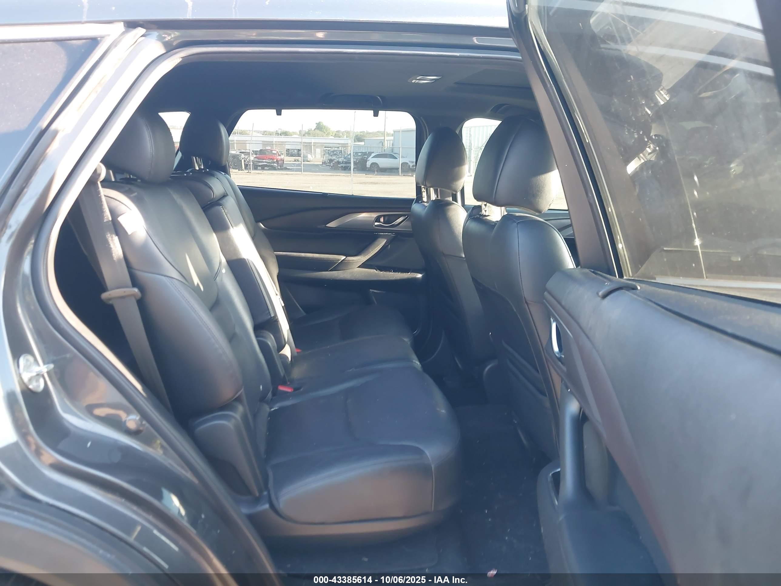 MAZDA CX-9 image 8