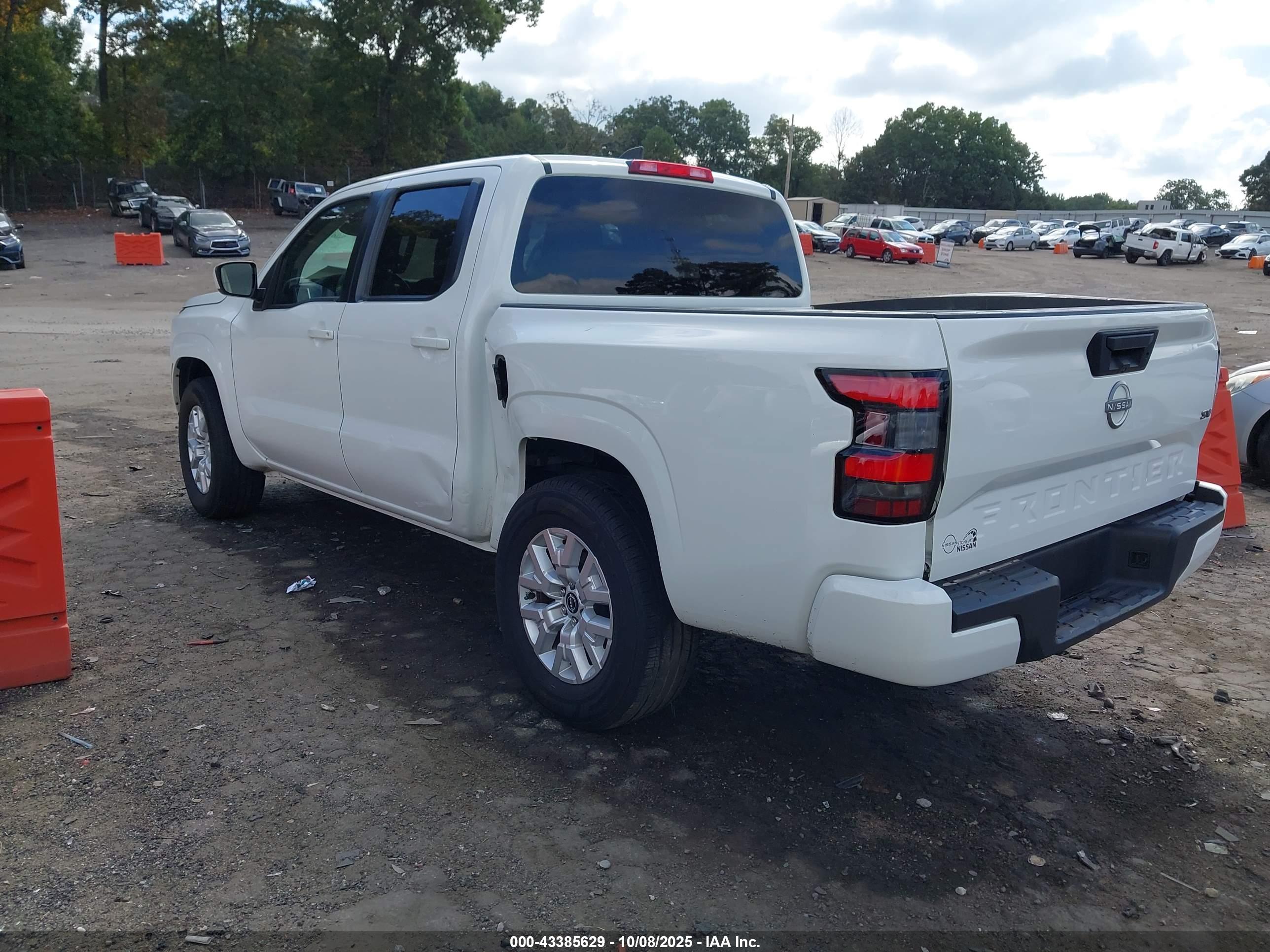 NISSAN FRONTIER image 3