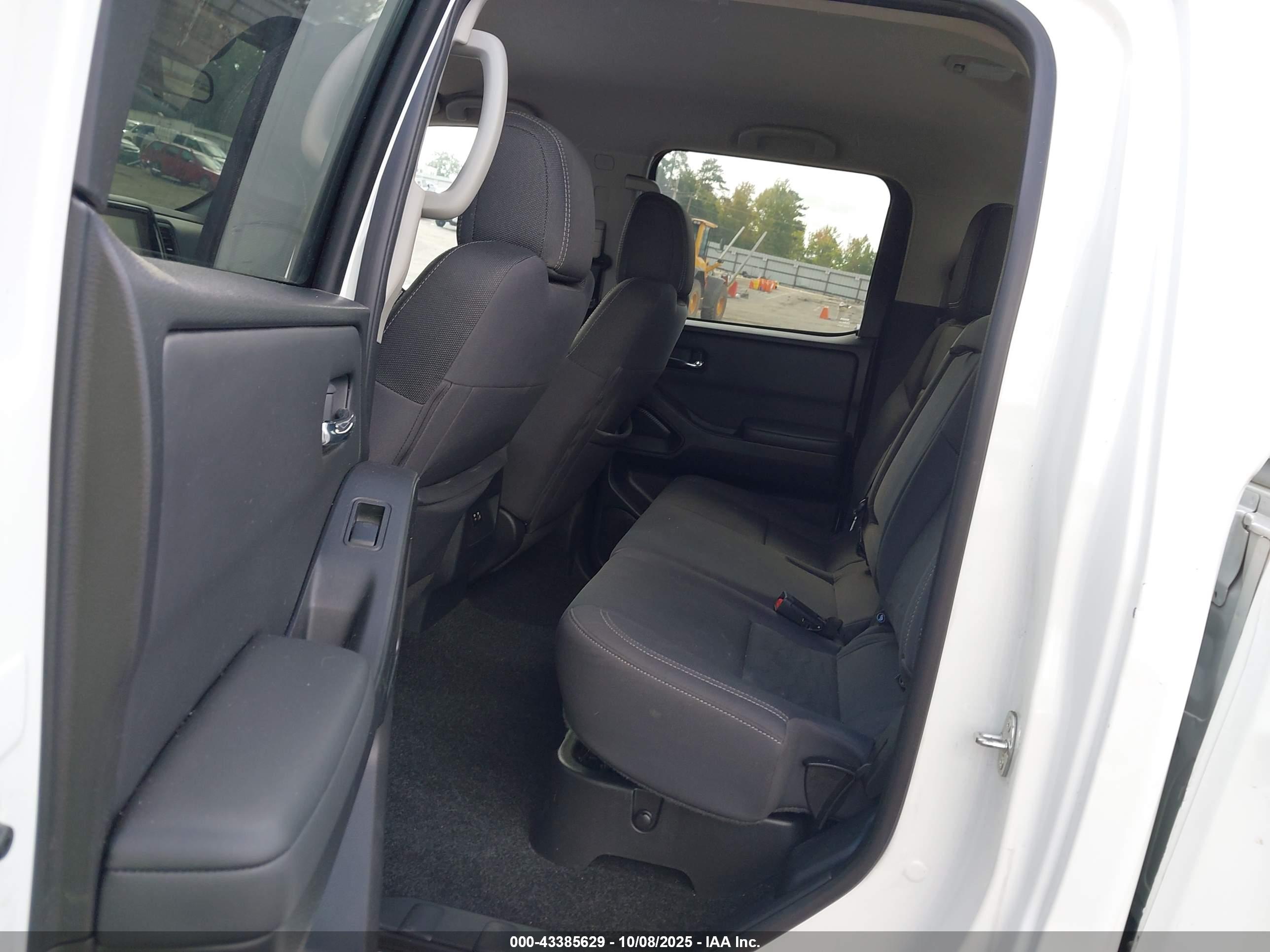 NISSAN FRONTIER image 8