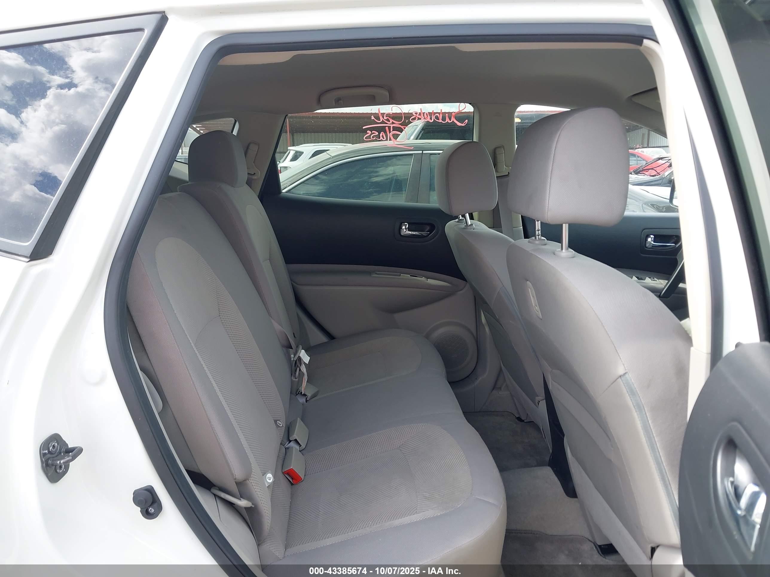 NISSAN ROGUE image 8