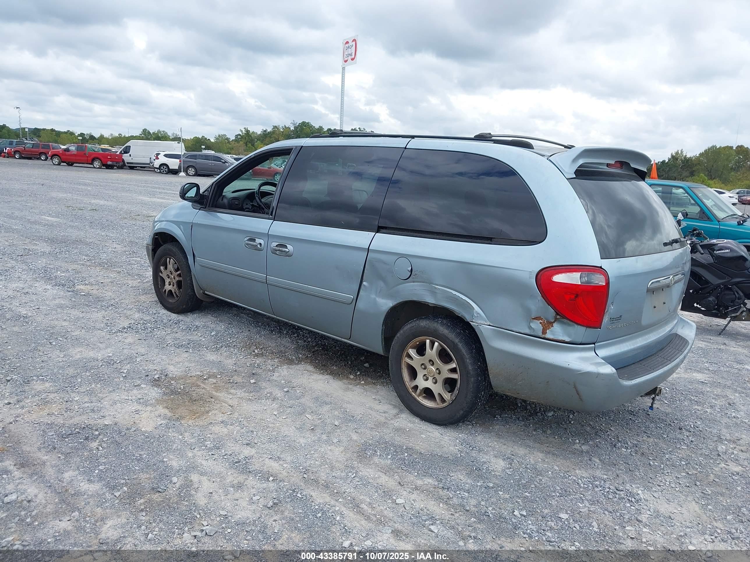CHRYSLER TOWN image 3