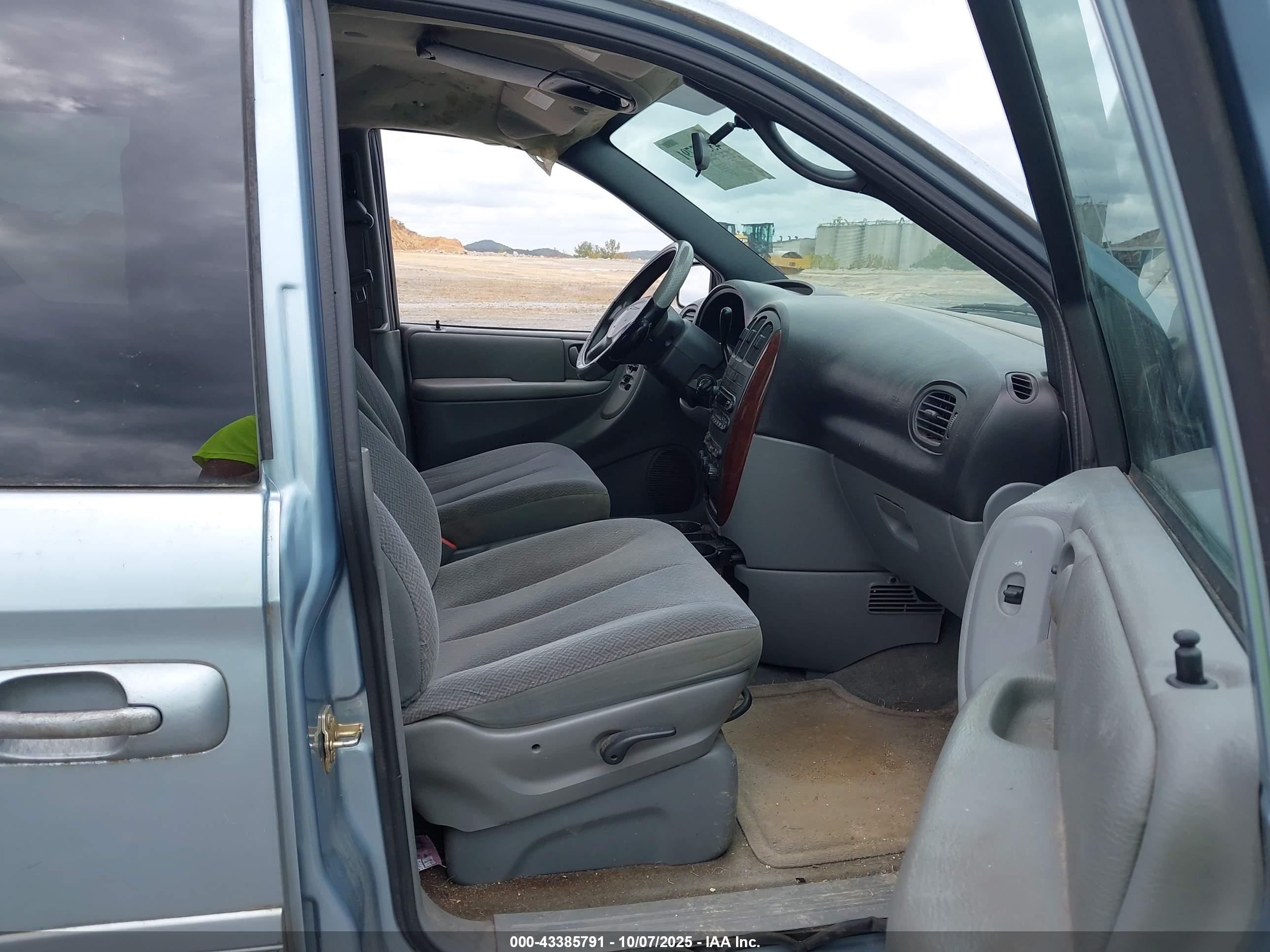 CHRYSLER TOWN image 5