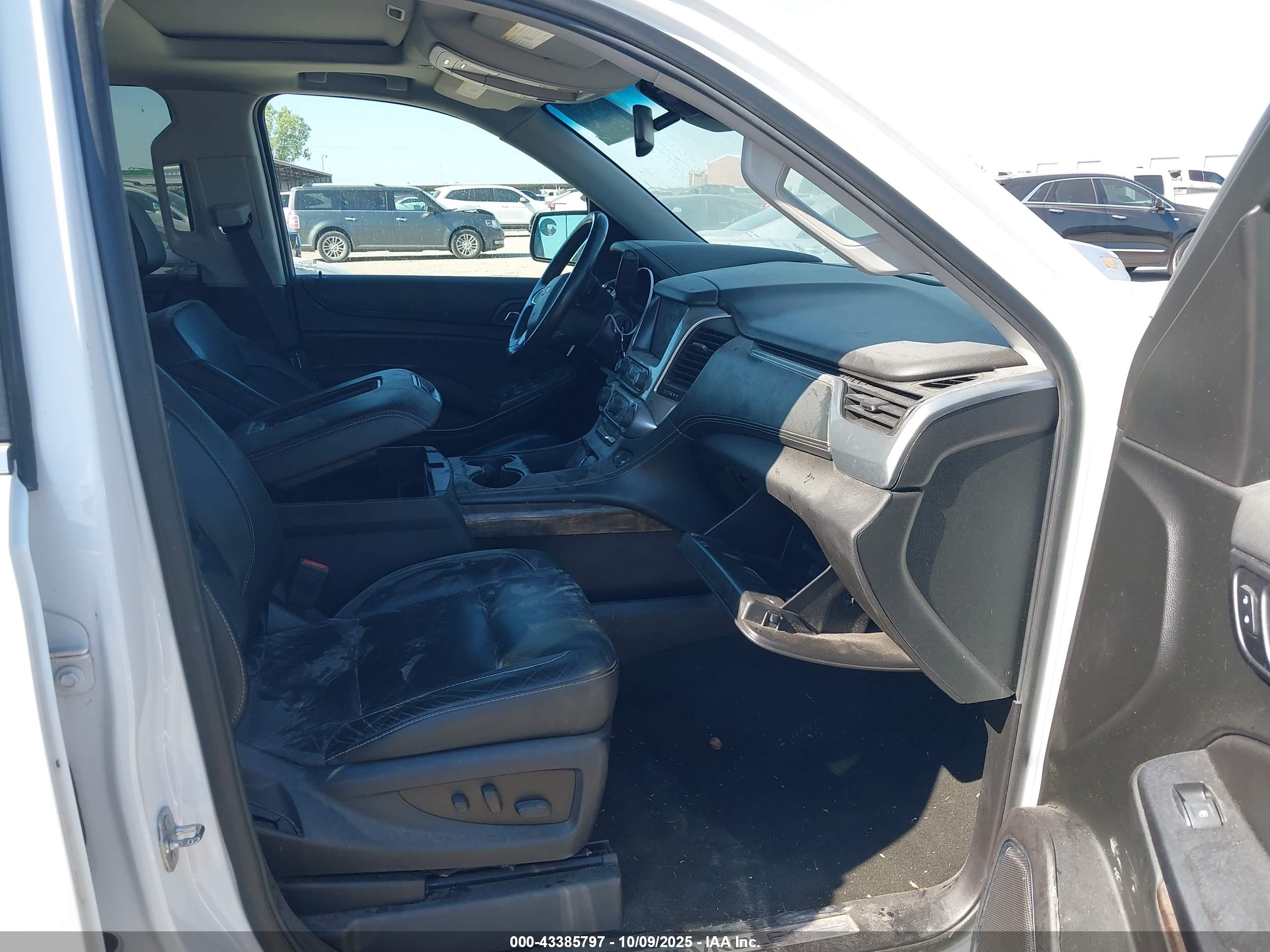 CHEVROLET SUBURBAN image 5