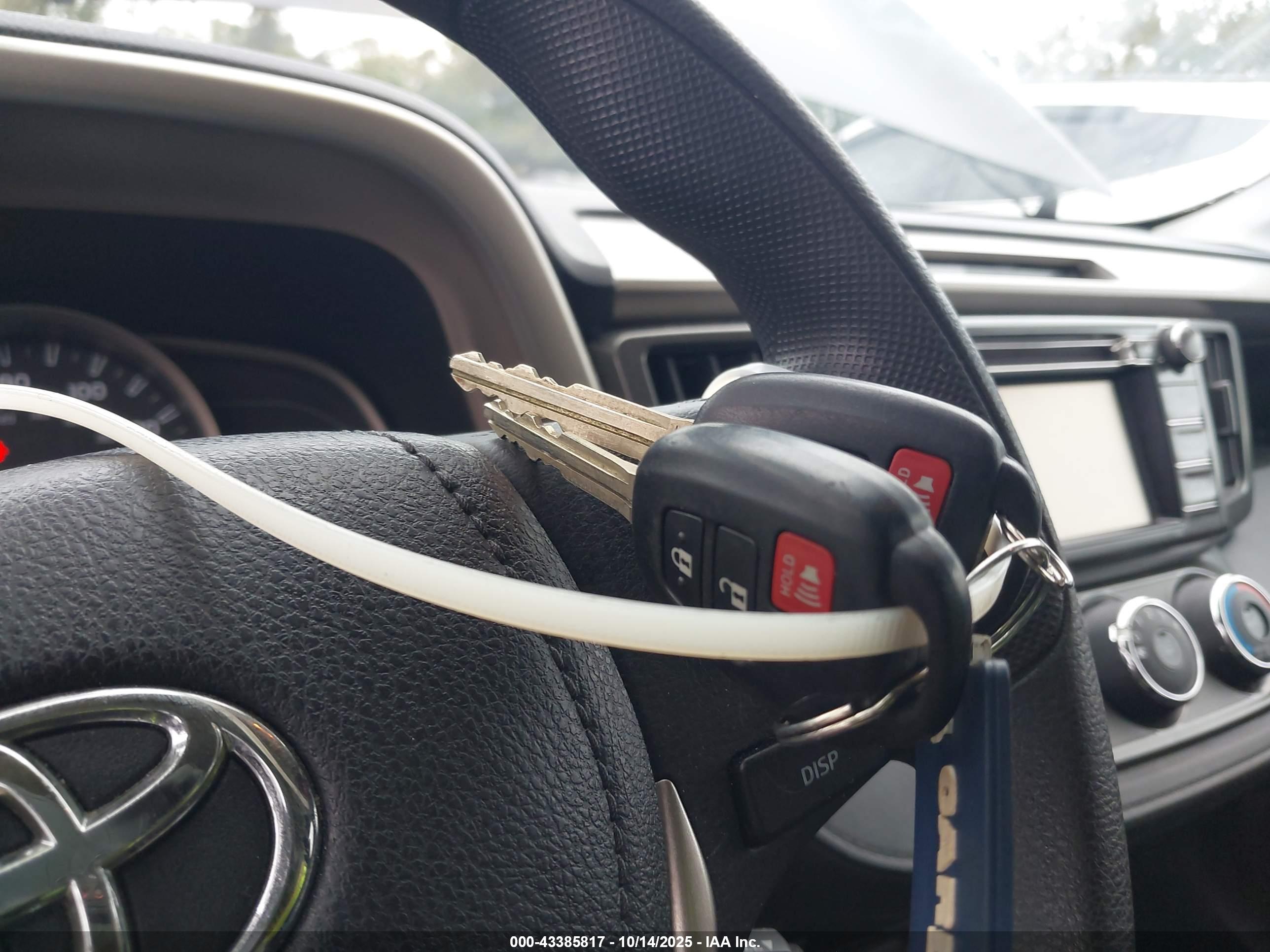 TOYOTA RAV4 image 11