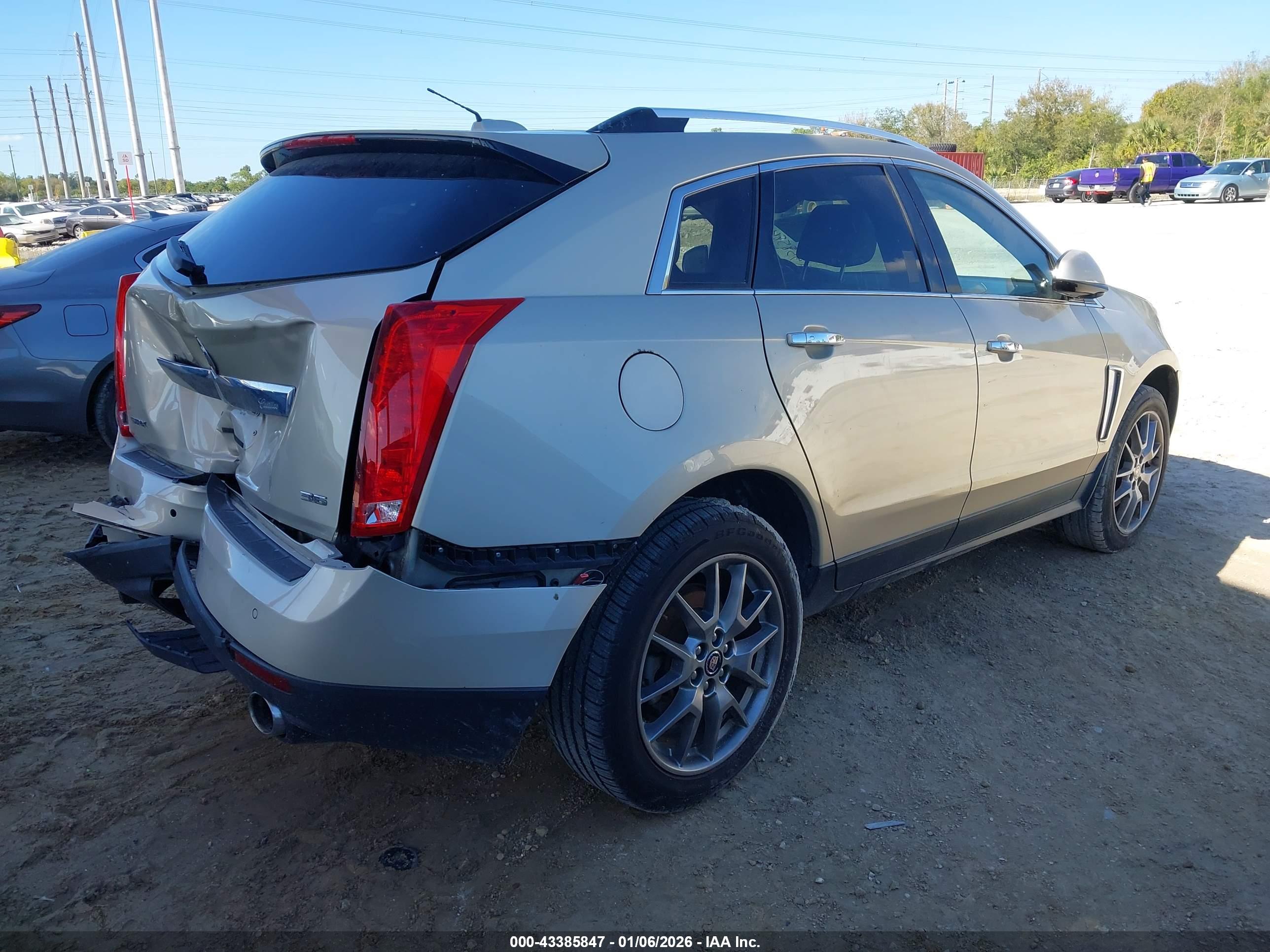 CADILLAC SRX image 4