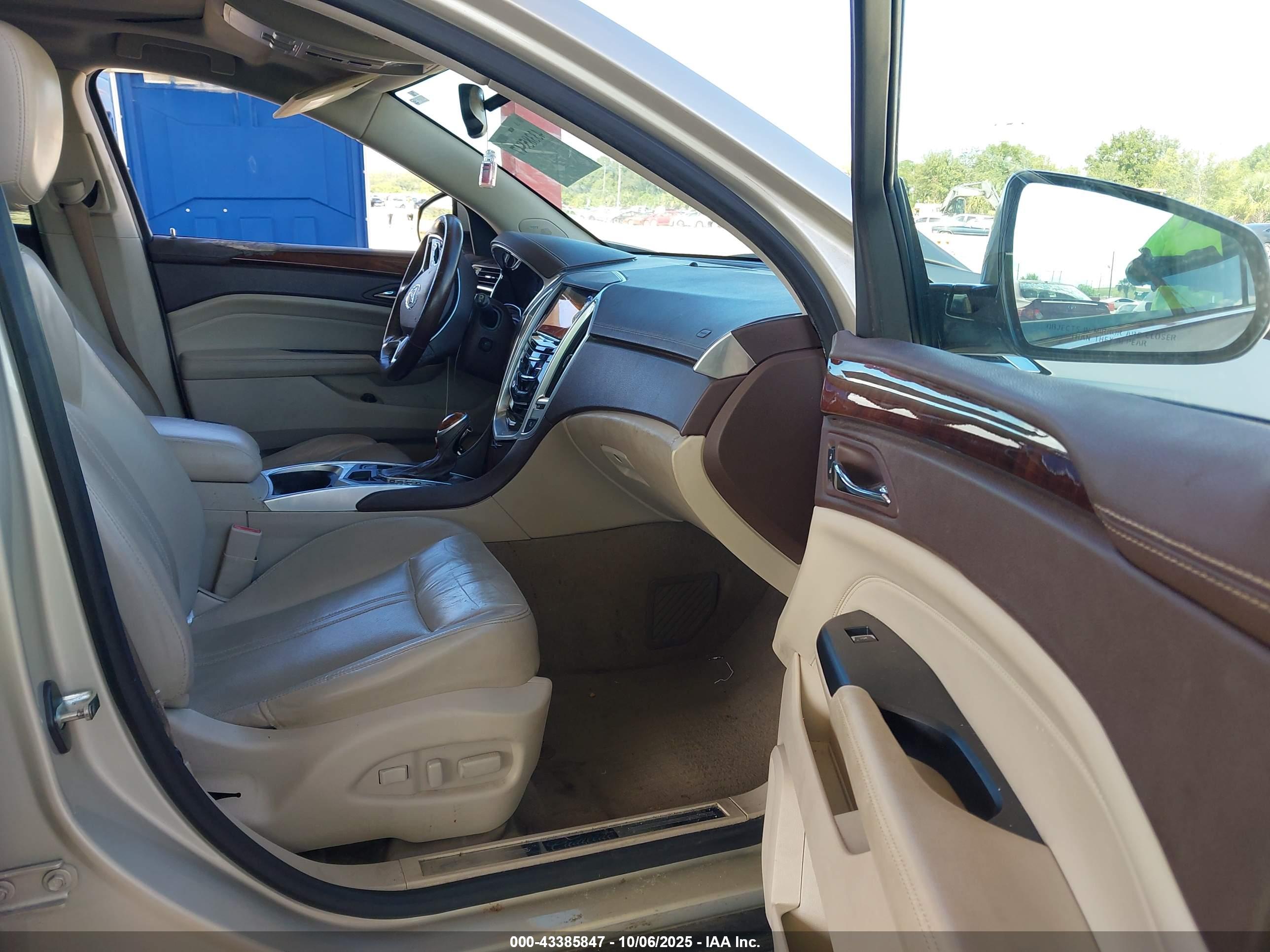 CADILLAC SRX image 5
