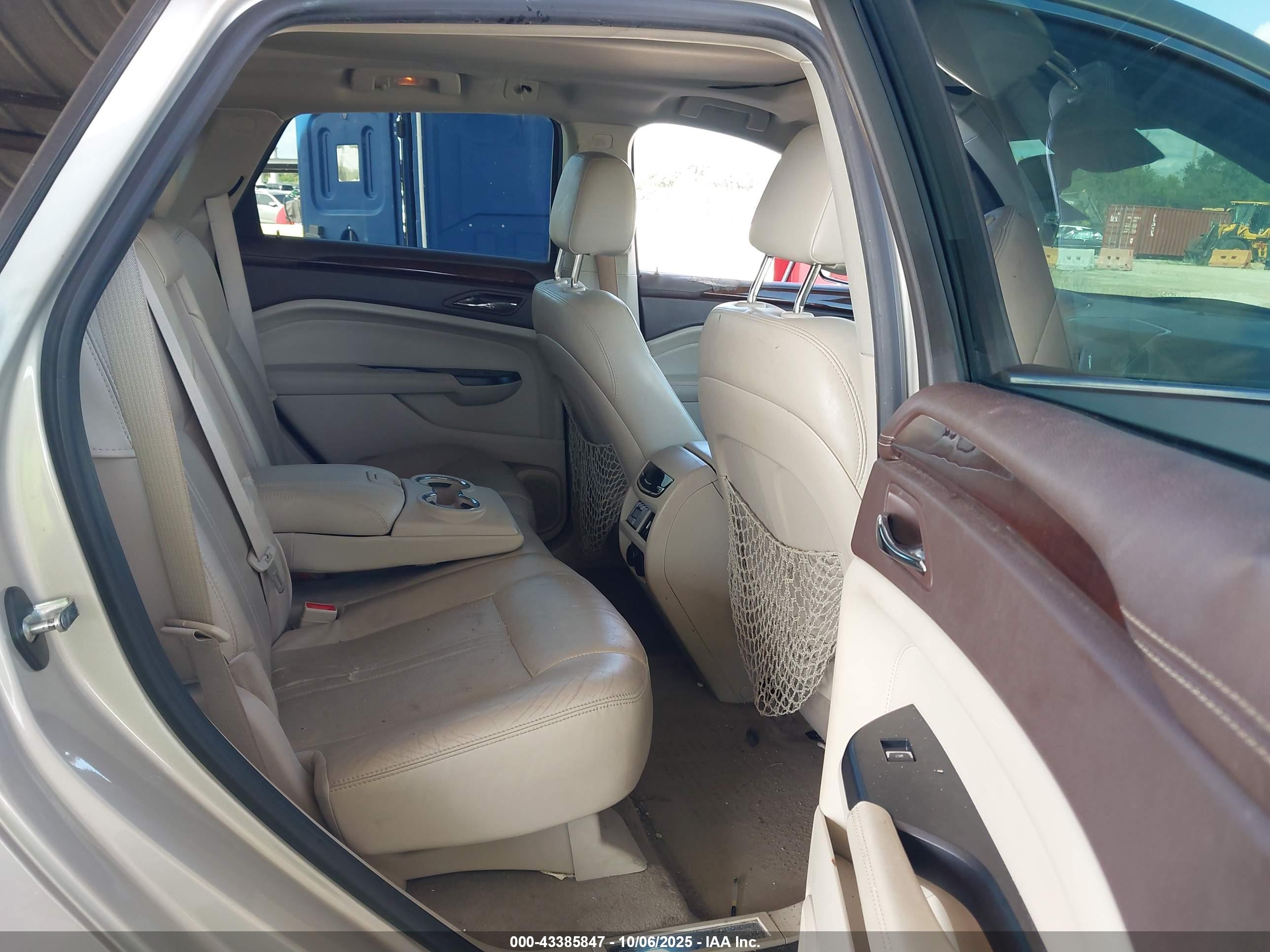 CADILLAC SRX image 8