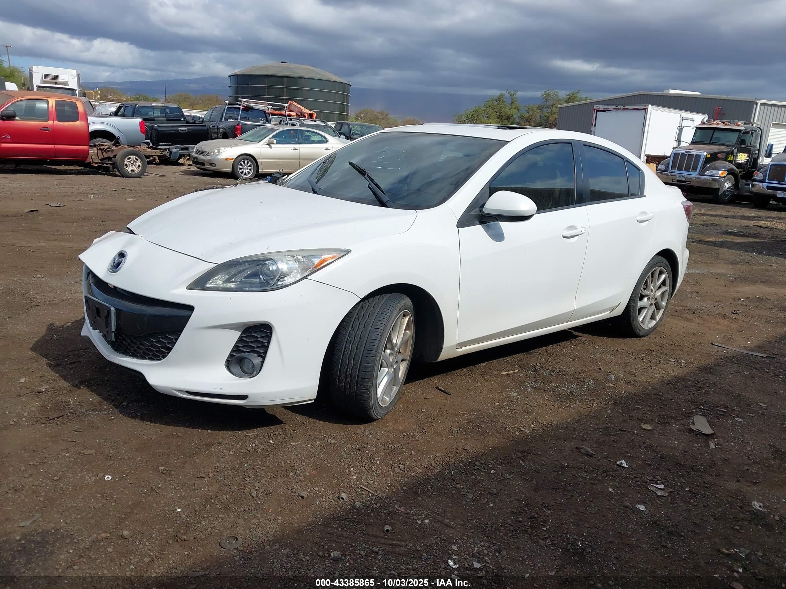 MAZDA MAZDA3 image 2