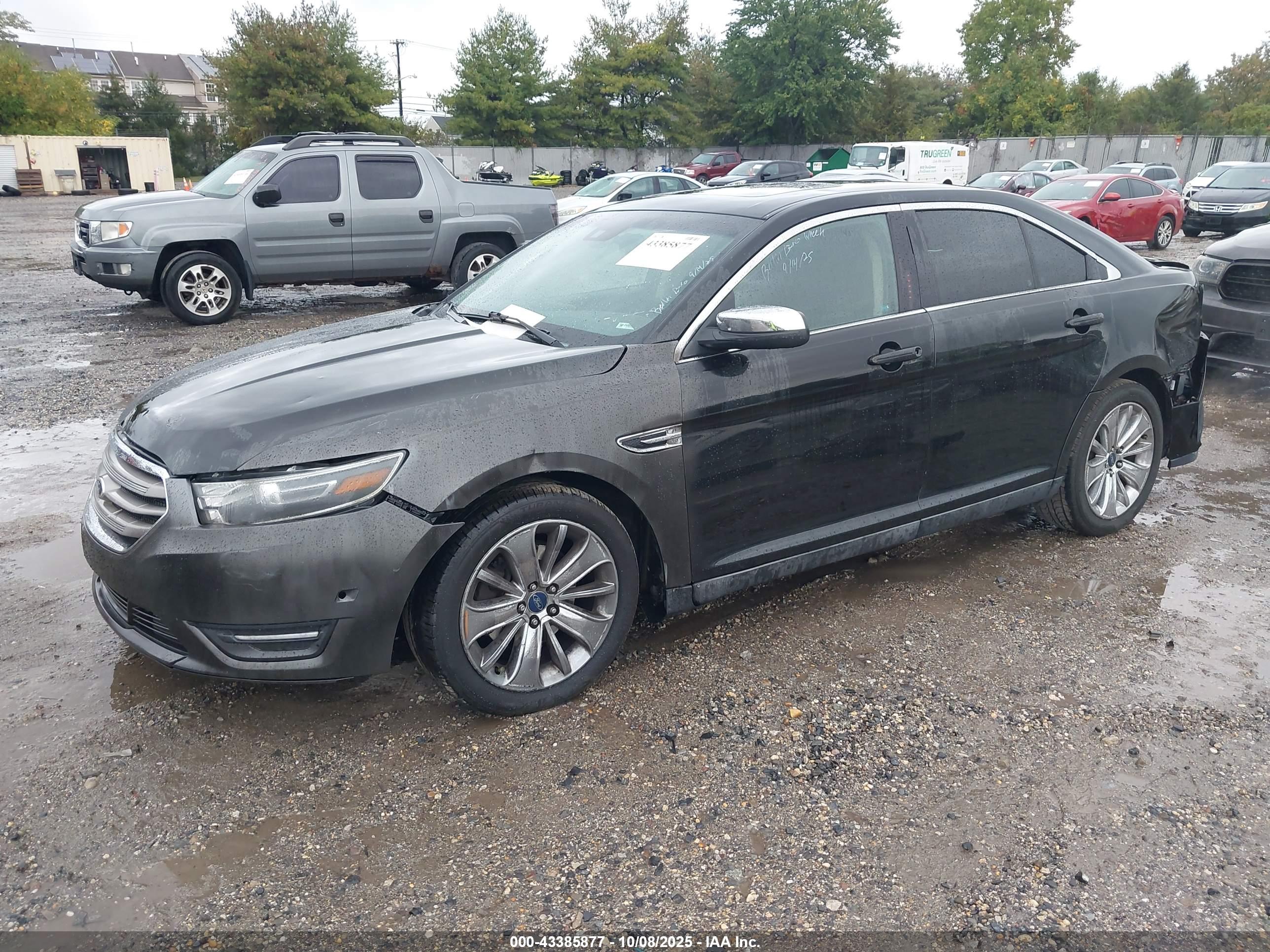 FORD TAURUS image 2