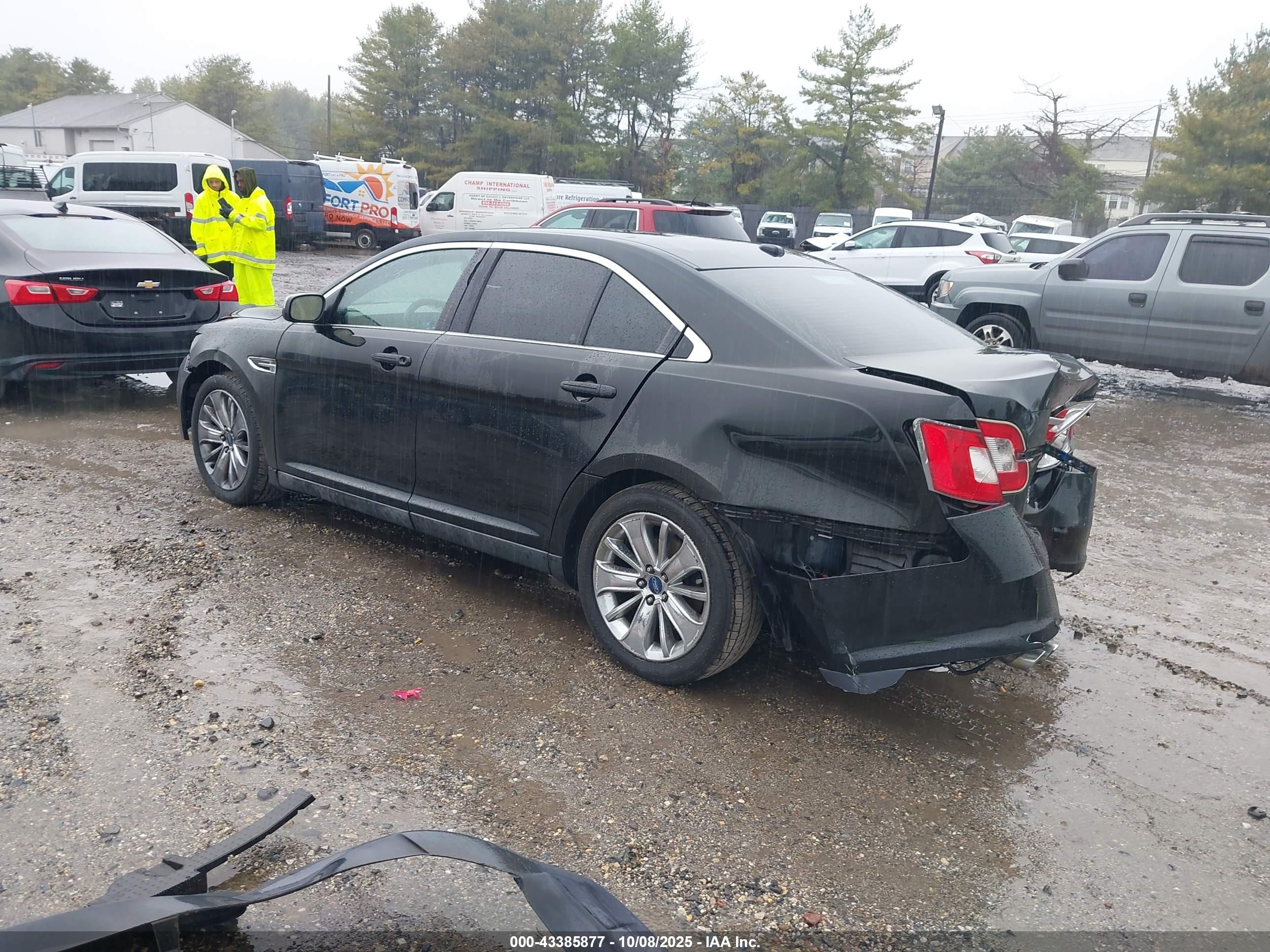 FORD TAURUS image 3