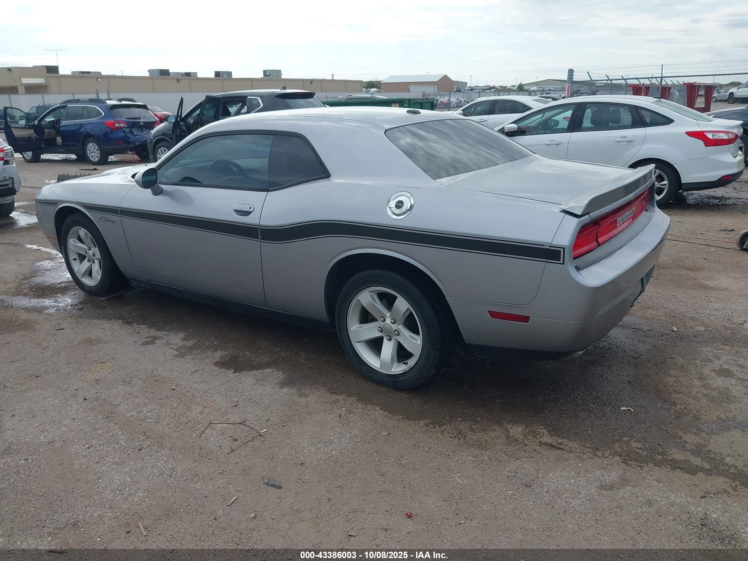 DODGE CHALLENGER image 3