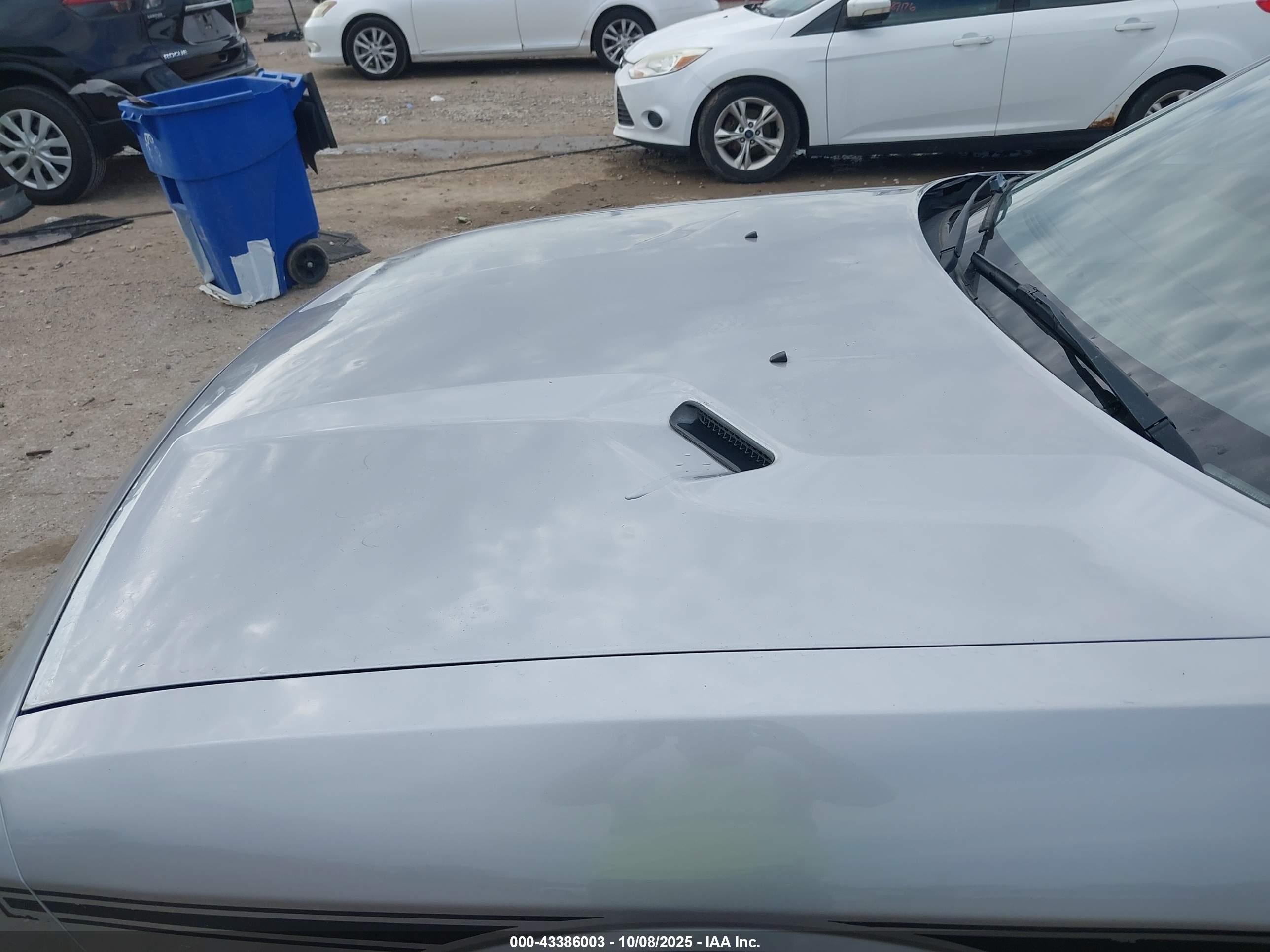 DODGE CHALLENGER image 6