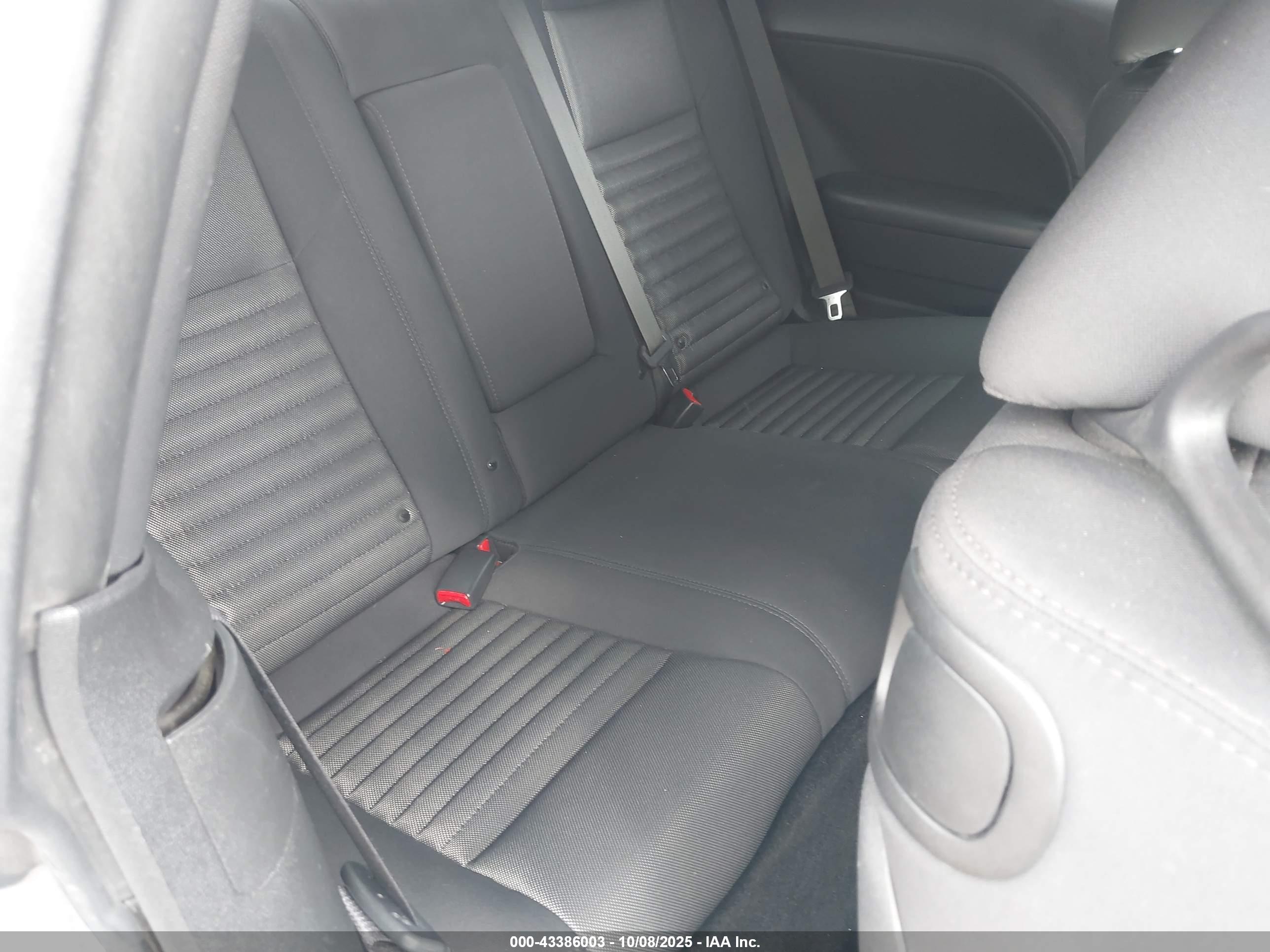 DODGE CHALLENGER image 8