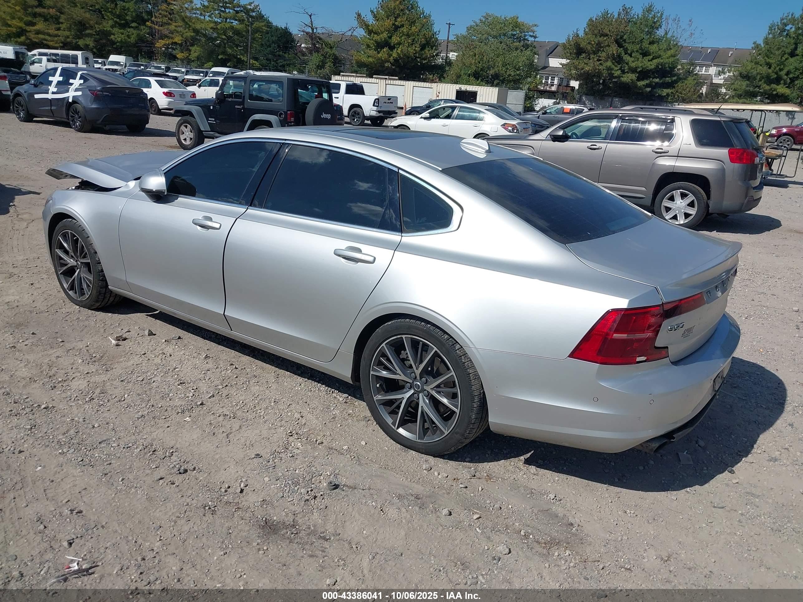 VOLVO S90 image 3