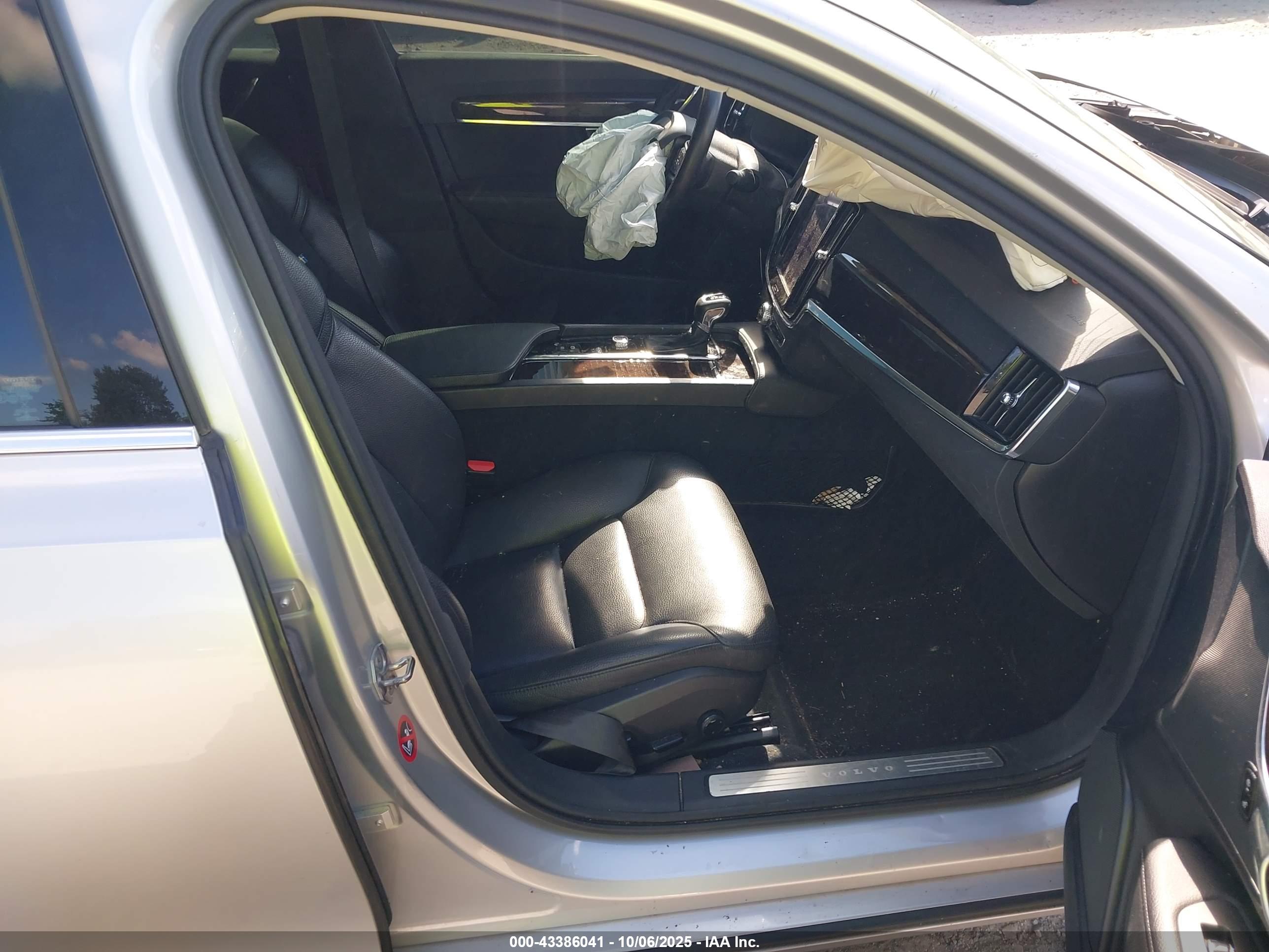 VOLVO S90 image 5